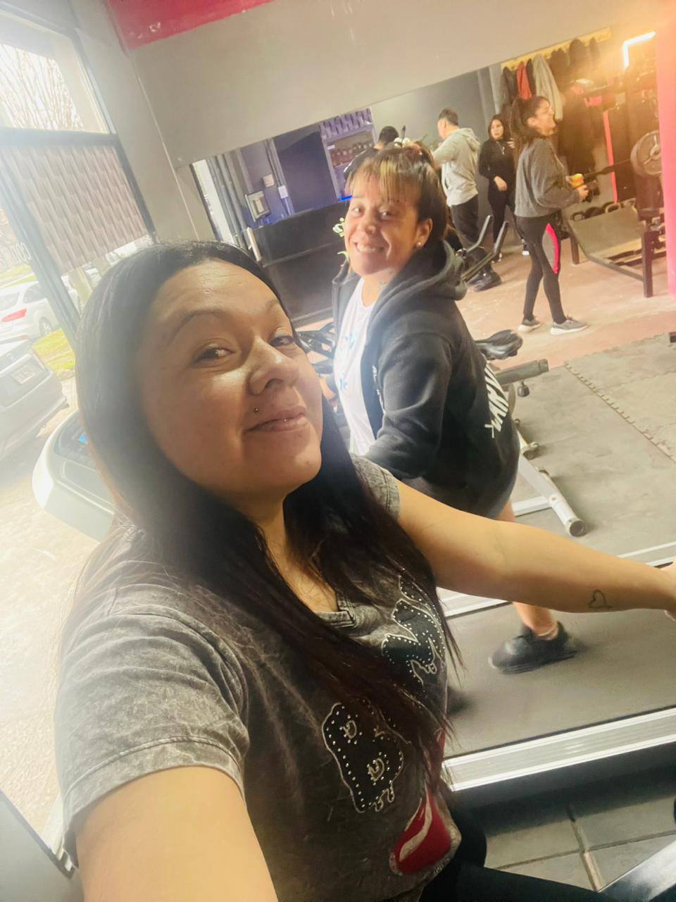 Solange Ábalos at the gym with her friend Marina Aneley from a post dated July 30, 2025 | Source: Facebook/marii.aneley