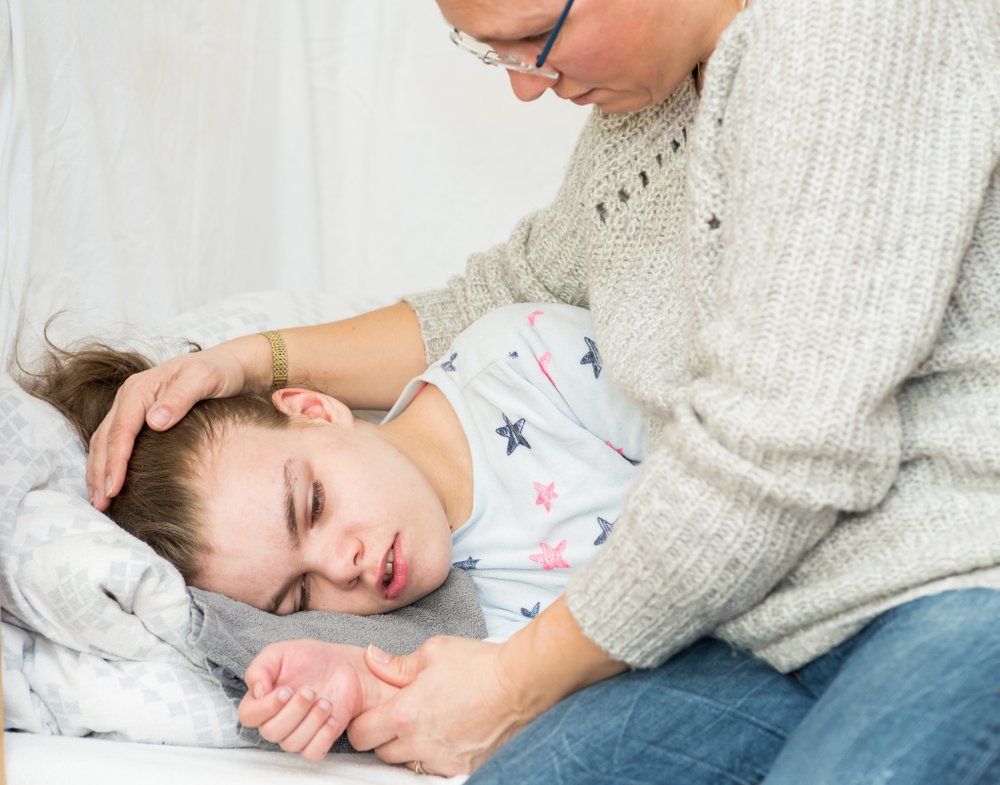 Una niña con epilepsia durante una convulsión. Fuente: Shutterstock Una niña con epilepsia durante una convulsión. Fuente: Shutterstock
