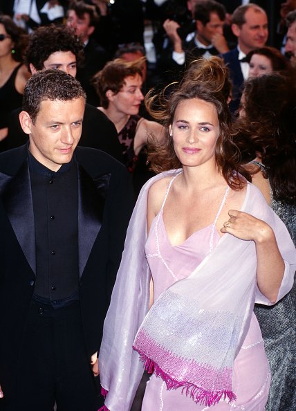 Dany Boon et Judith Godreche assistent au 52e Festival du film de Cannes. |Photo : Getty Images Dany Boon et Judith Godreche assistent au 52e Festival du film de Cannes. |Photo : Getty Images
