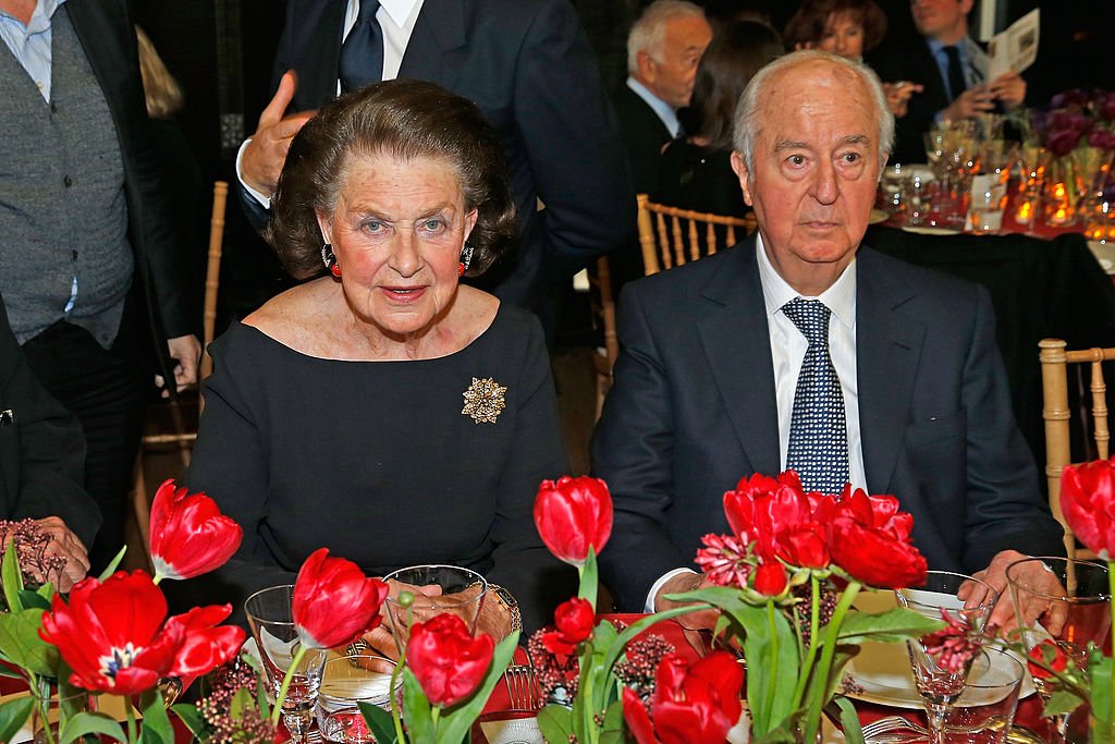 Jeanne-Marie de Broglie et Edouard Balladur assister au 8e dîner annuel de la "Société des Amis du Musée d'Art Moderne'' au Centre Pompidou le 5 février 2013. | Photo : Getty Images Jeanne-Marie de Broglie et Edouard Balladur assister au 8e dîner annuel de la "Société des Amis du Musée d'Art Moderne'' au Centre Pompidou le 5 février 2013. | Photo : Getty Images