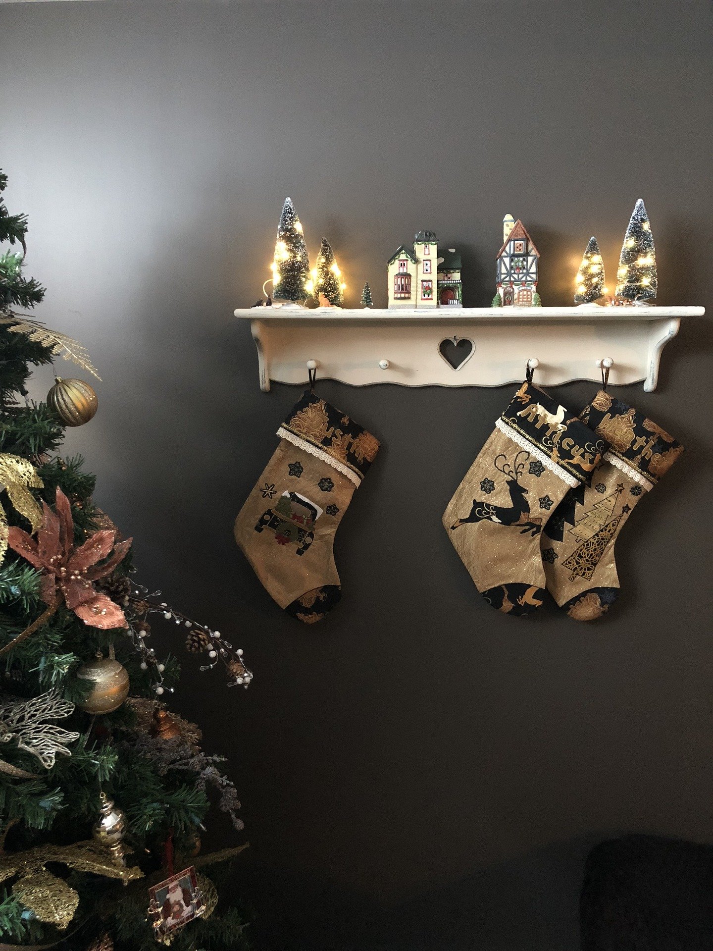 Photo of a ceramic Christmas tree | Photo: Shutterstock