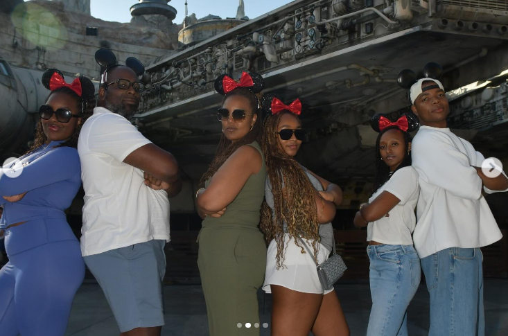 Zahara, Cooper, and their group smile for a group photo during their summer outing, posted on June 21, 2025 | Source: Instagram/realelijahmcooper