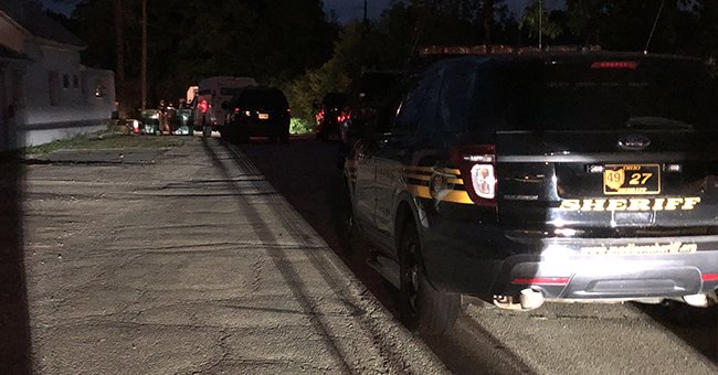 A photo of police vehicles lined outside on the street. | Photo: Twitter.com/HaleyWSYX6