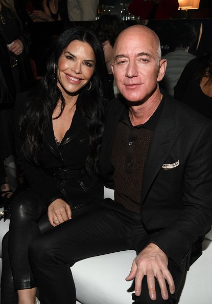 Lauren Sanchez et Jeff Bezos aux Milk Studios le 7 février 2020 à Hollywood, en Californie. | Photo : Getty Images Lauren Sanchez et Jeff Bezos aux Milk Studios le 7 février 2020 à Hollywood, en Californie. | Photo : Getty Images