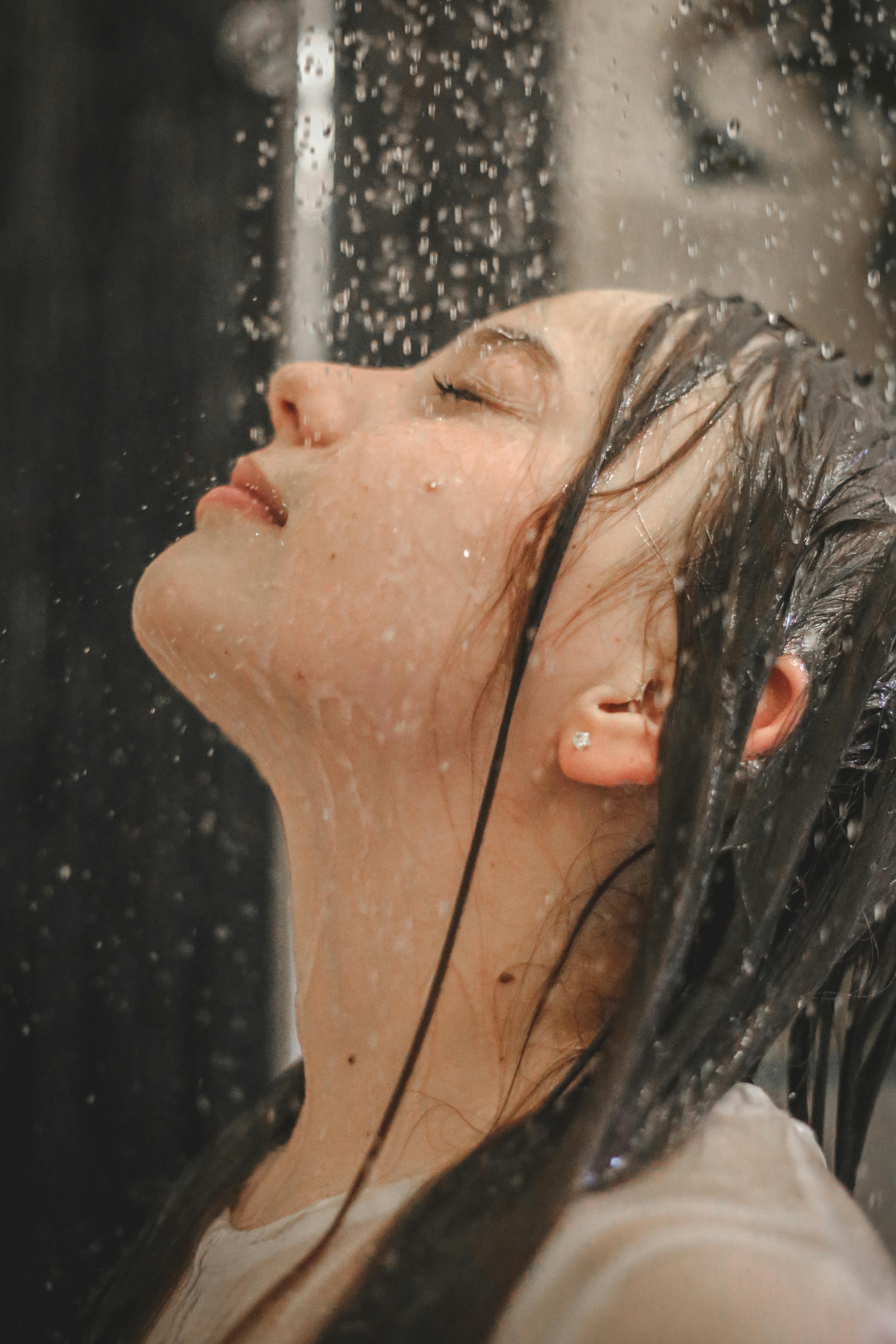 A woman having a refreshing shower | Source: Pexels