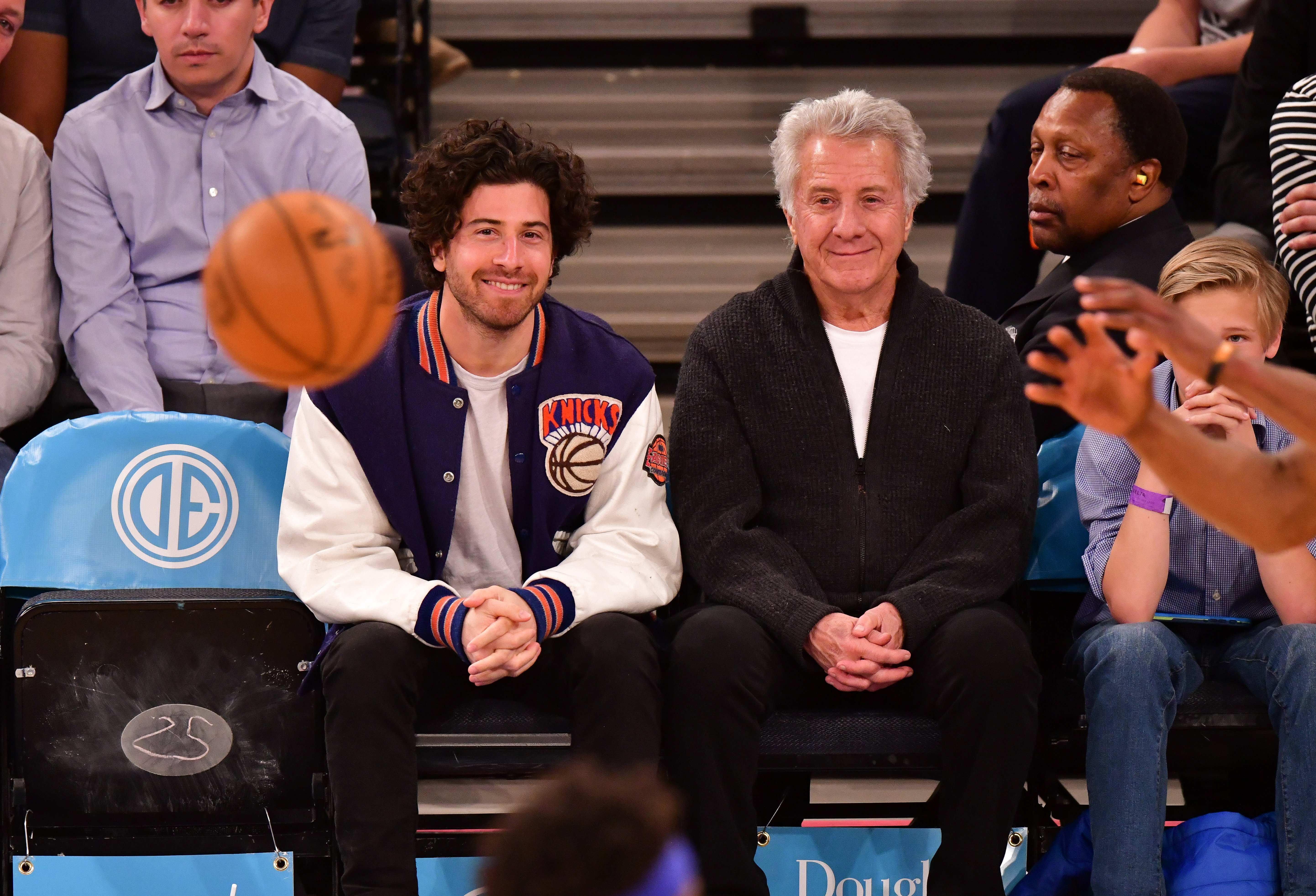 Jake and Dustin Hoffman at the Detroit Pistons v New York Knicks game on April 10, 2019, in New York City | Source: Getty Images