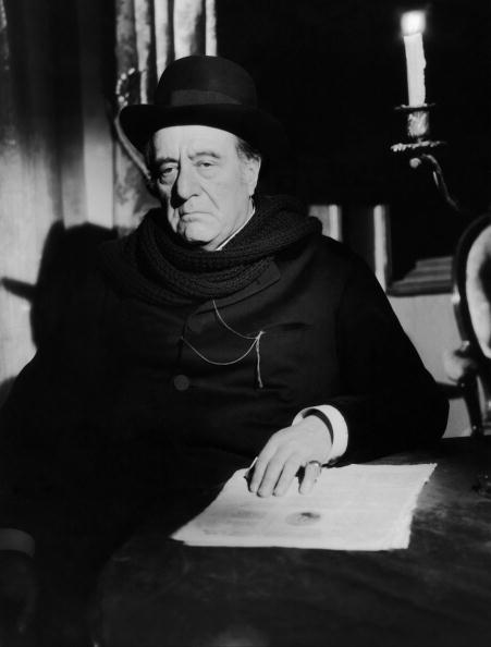 L'acteur français Raimu dans le film , L'HOMME AU CHAPEAU ROND, réalisé par Pierre BILLON en 1946. | Photo : Getty Images L'acteur français Raimu dans le film , L'HOMME AU CHAPEAU ROND, réalisé par Pierre BILLON en 1946. | Photo : Getty Images