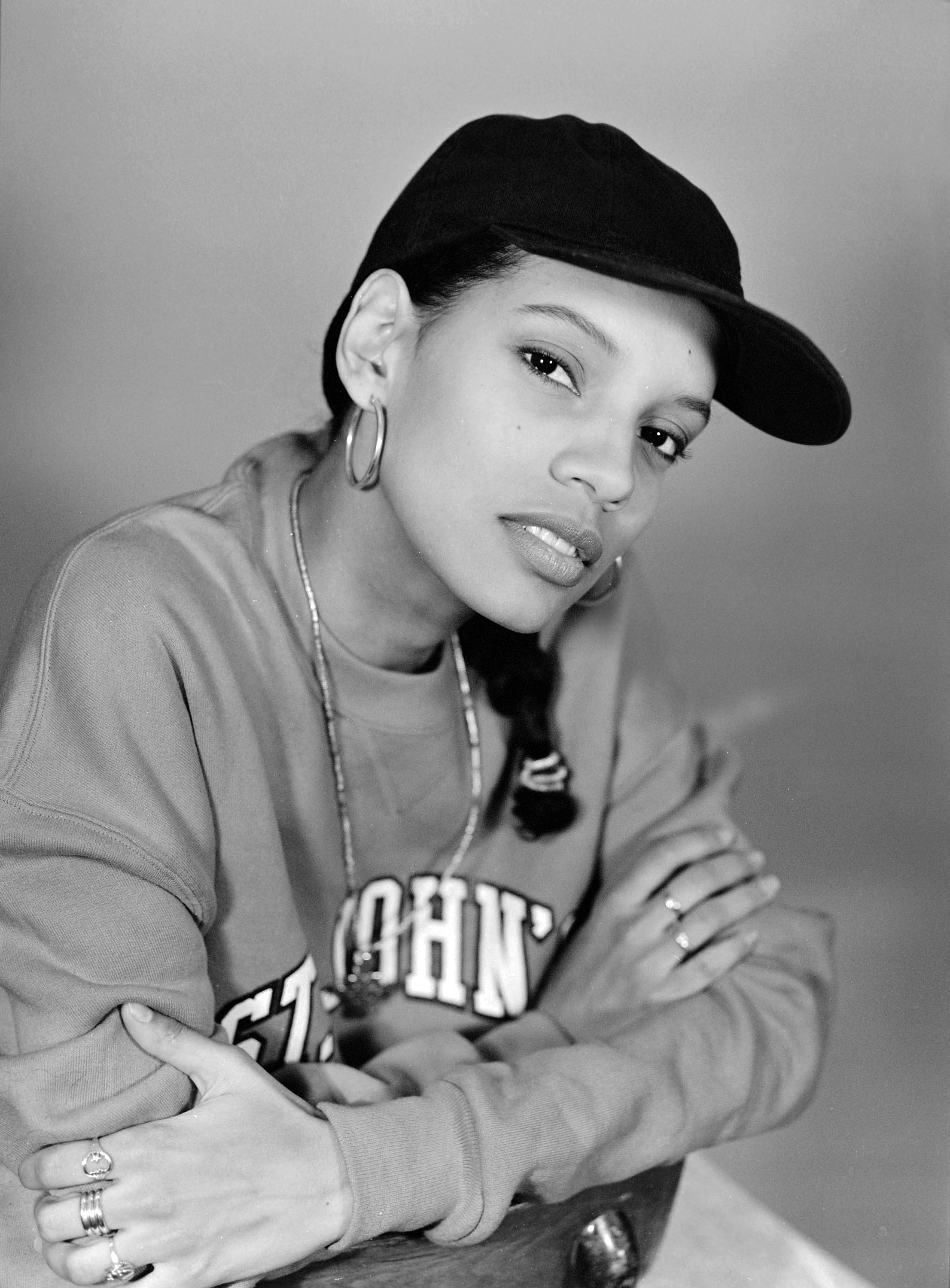 Shari Headley appears in a portrait at Rhino's Den Studio on January 10, 1990, in the Brooklyn borough of New York City. | Source: Getty Images