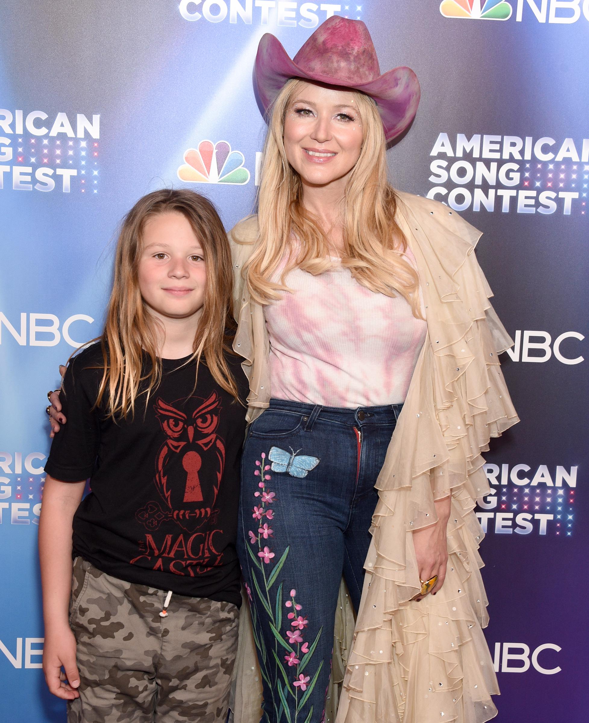Kase Townes Murray and Jewel attend NBC's "American Song Contest" Week 3 in Universal City, California, on April 4, 2022. | Source: Getty Images