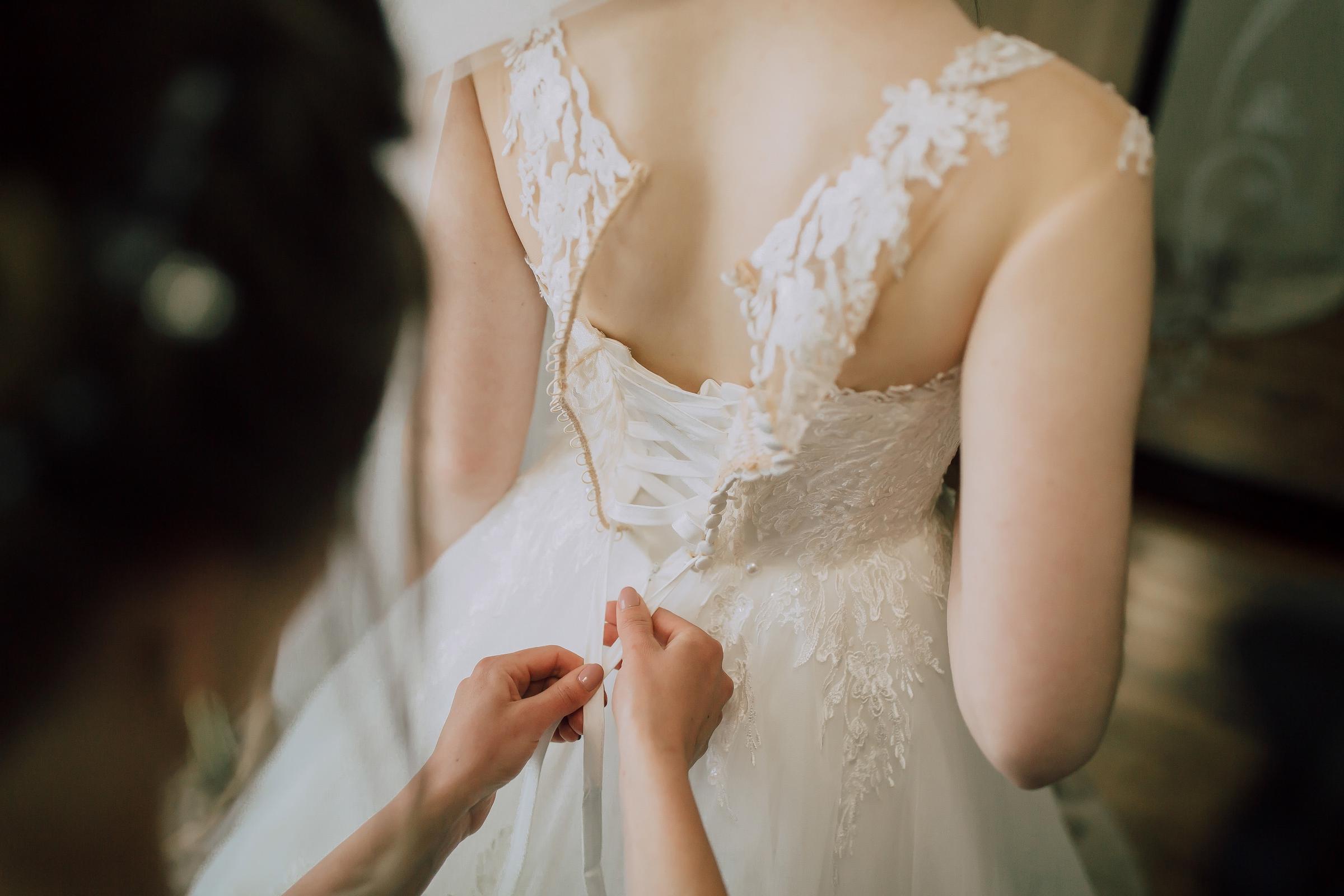A bride putting her dress on | Source: Shutterstock