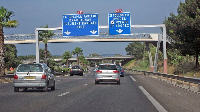 Échangeur entre les autoroutes A57 et A570, à l'est de Toulon, Var, PACA. | Wikimedia Commons