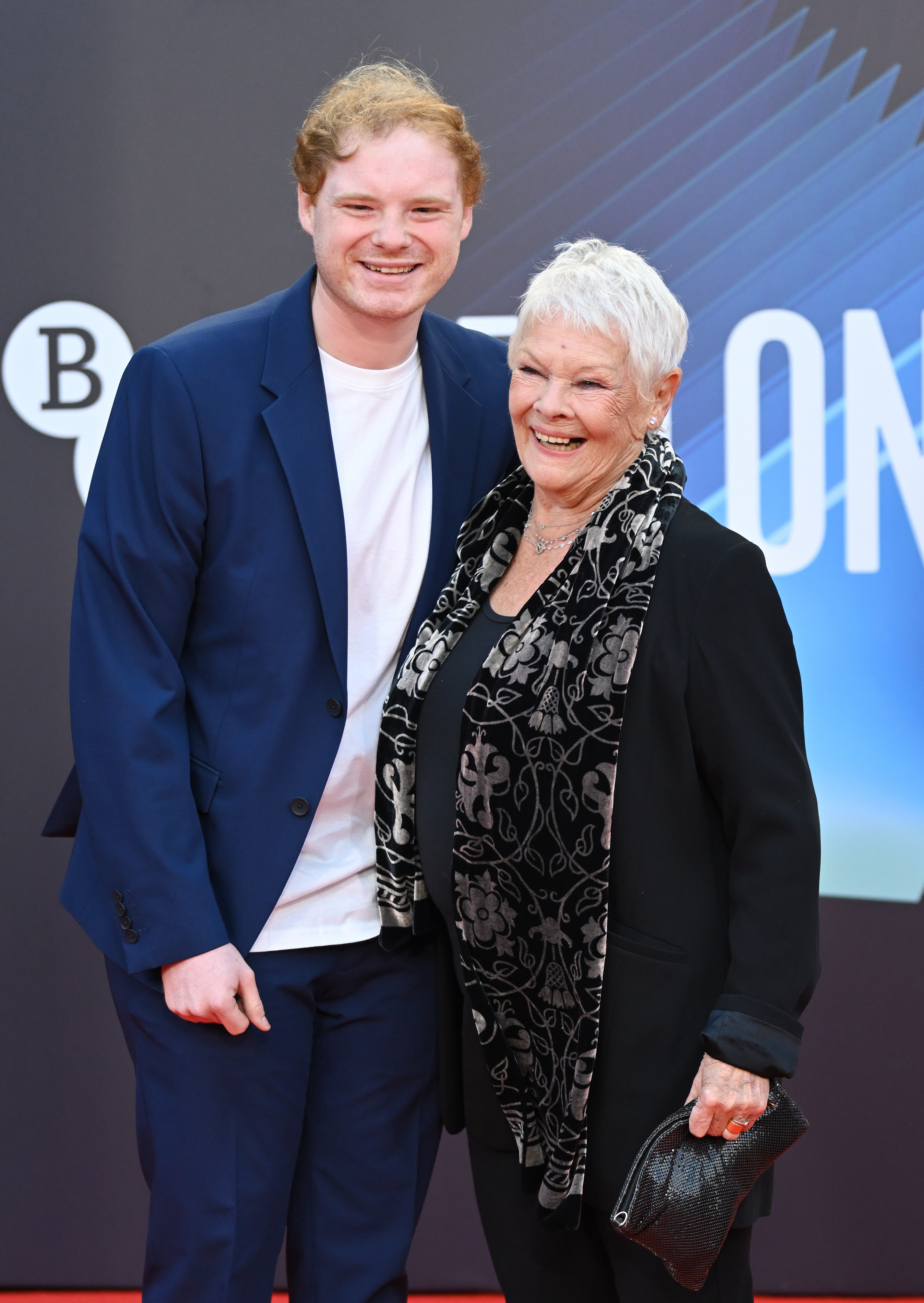 Dame Judi Dench and grandson Sam WIlliams on October 12, 2021 in London, England. | Source: Getty Images