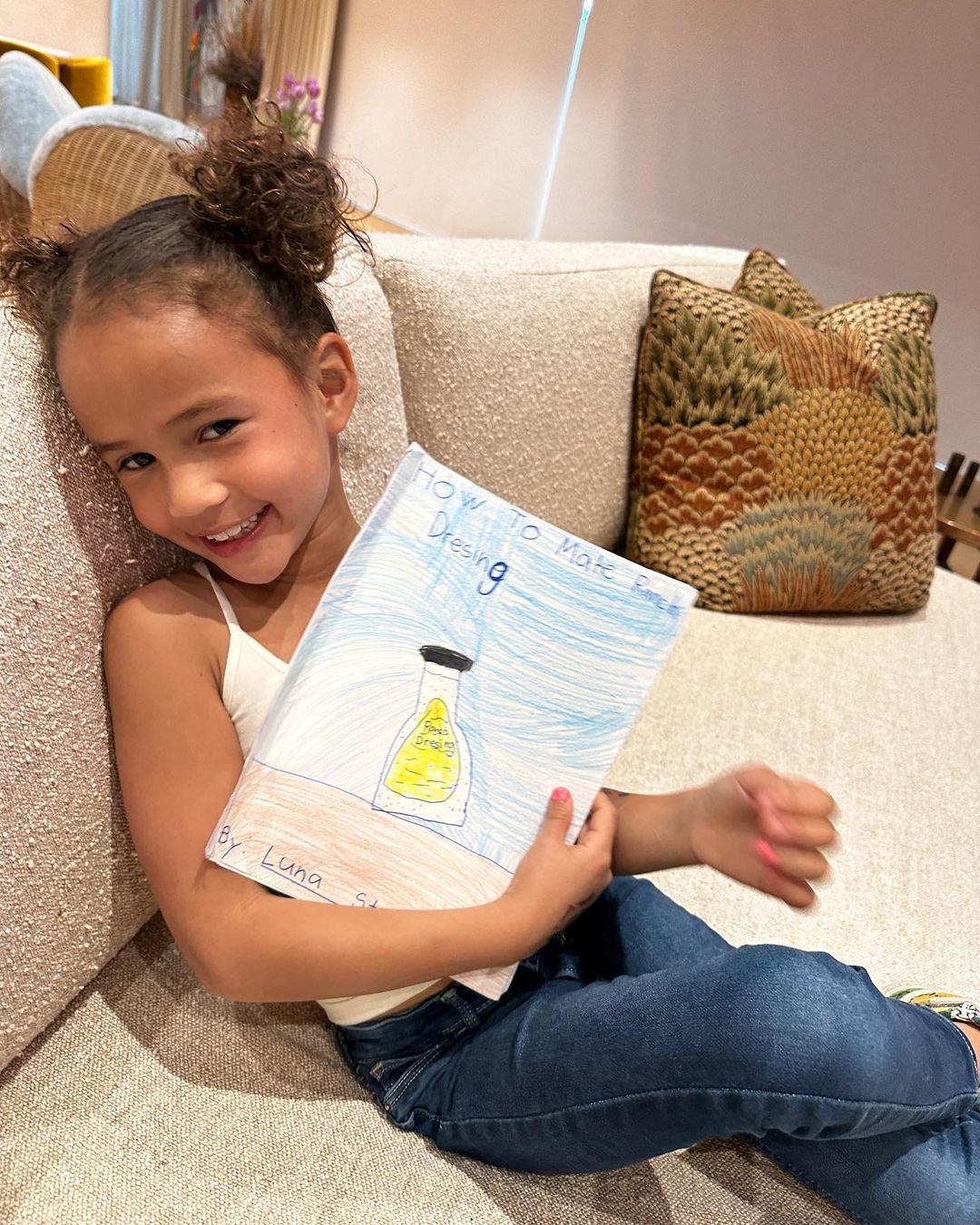 Luna poses with her how-to-book, from a post dated March 31, 2023 | Source: Instagram.com/chrissyteigen/