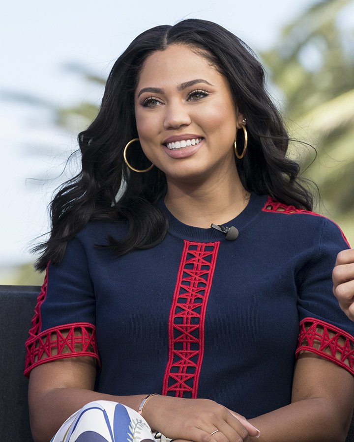 Ayesha Curry joins Mario Lopez in "EXTRA Slot Stars!" at Universal CityWalk on September 29, 2016 in Universal City, California. I Image: Getty Images.