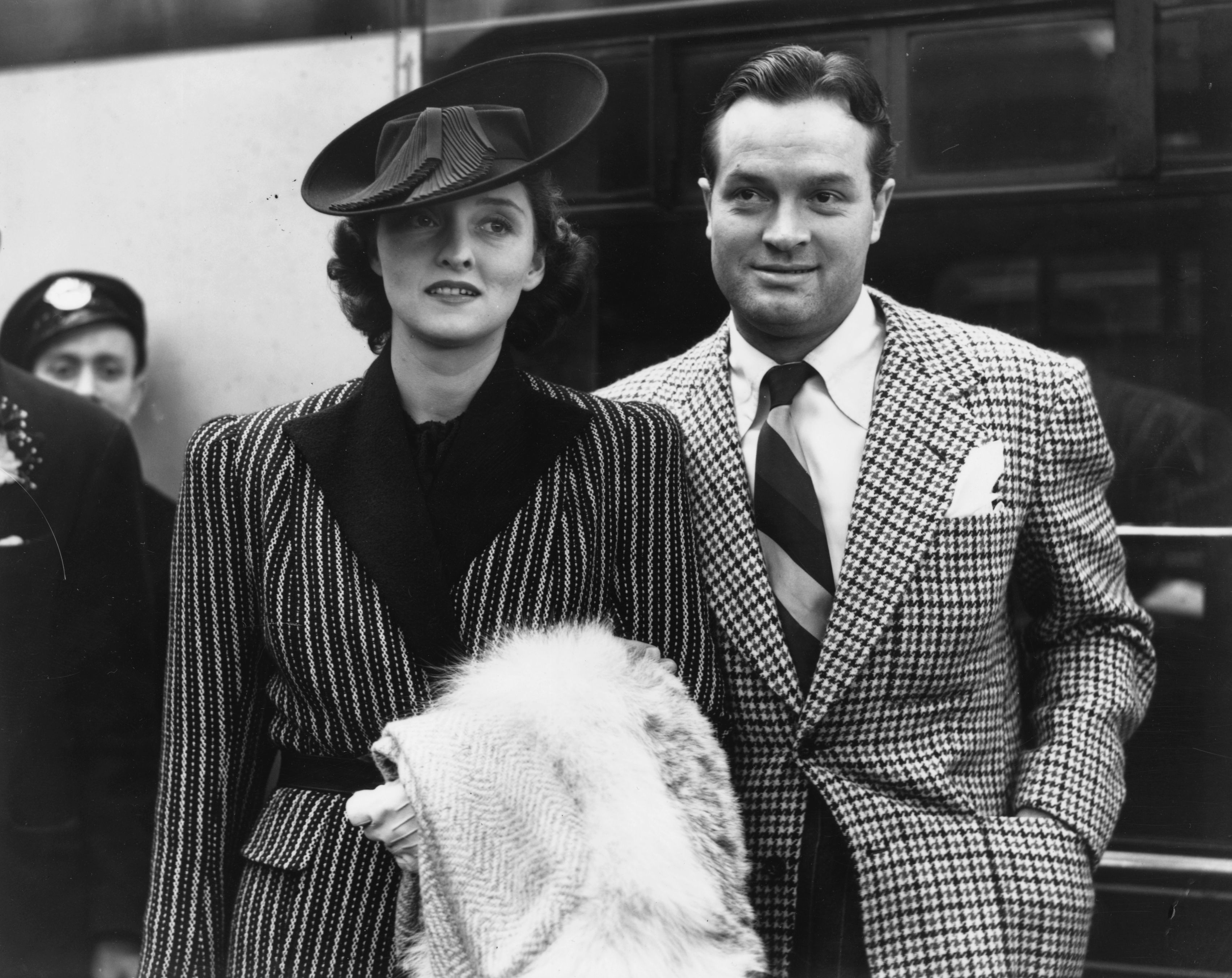 Bob Hope and Dolores at London's Waterloo Station on August 7, 1939 | Source: Getty Images