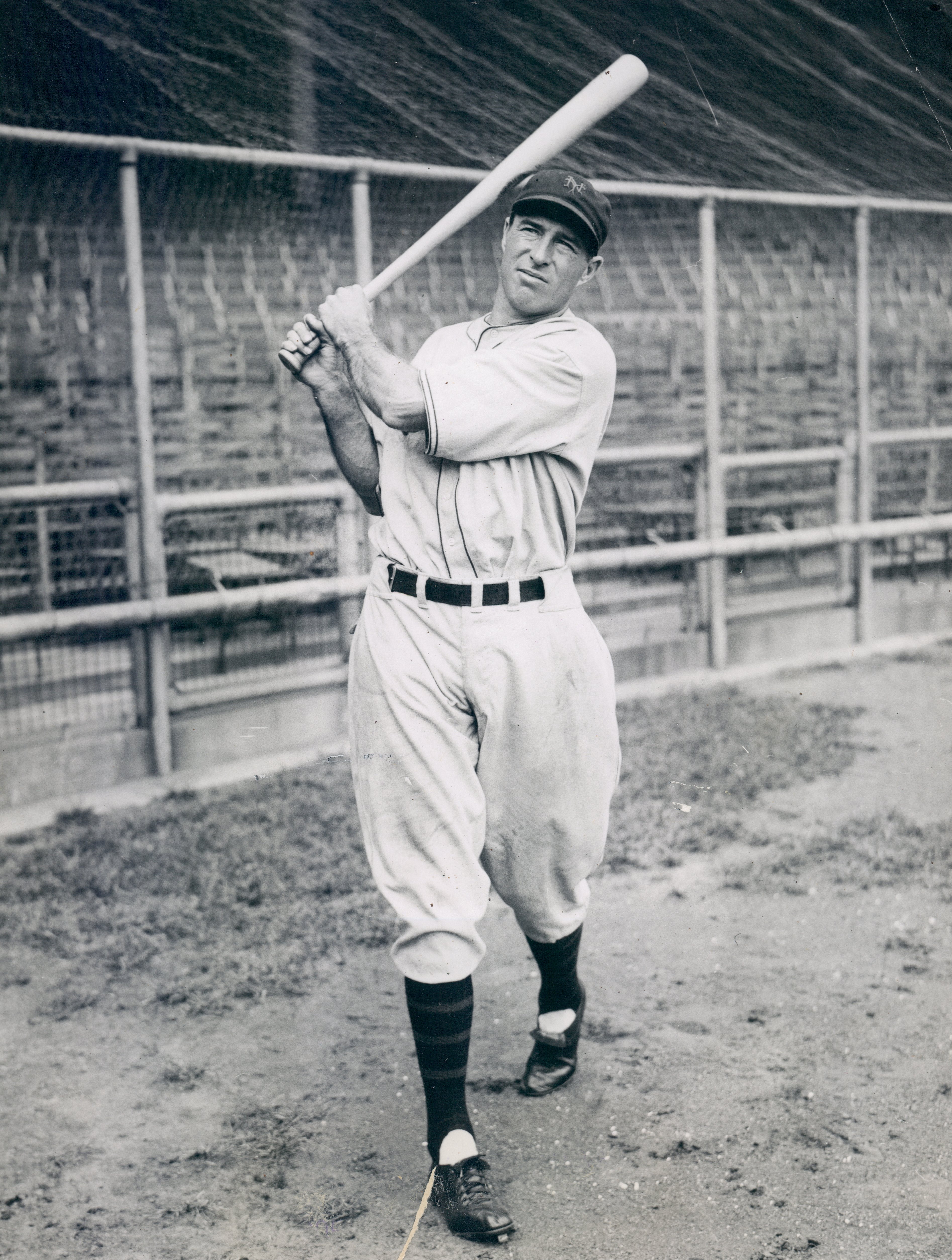 New York Giant Lefty O'Doul poses for a photograph on September 27, 1934 | Photo: Getty Images