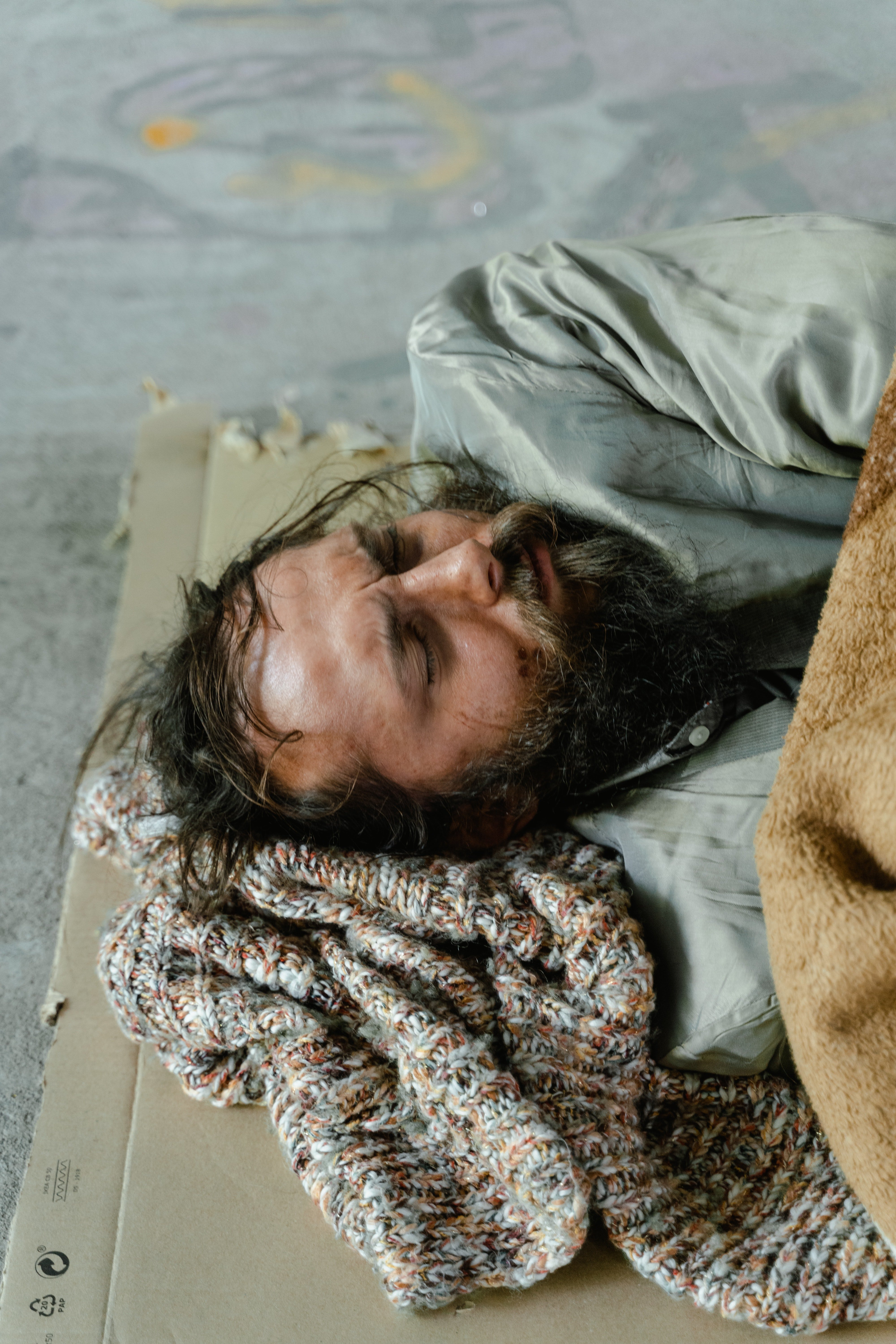 The homeless man was shivering in the cold. | Source: Pexels