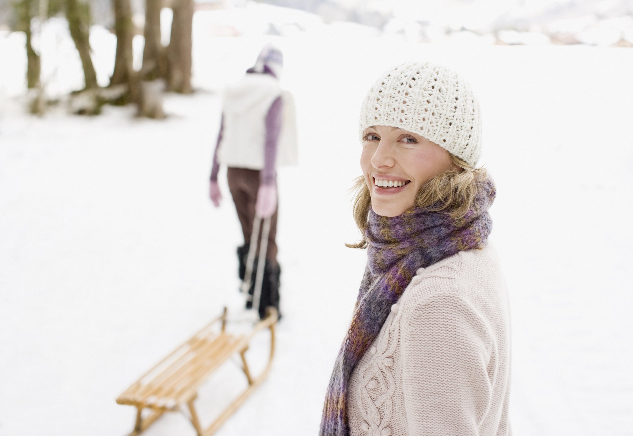 Une femme dans la neige. | Photo : Getty Images