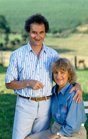 L'acteur Daniel Prevost et son épouse Yvette en vacances. | Photo : Getty Images