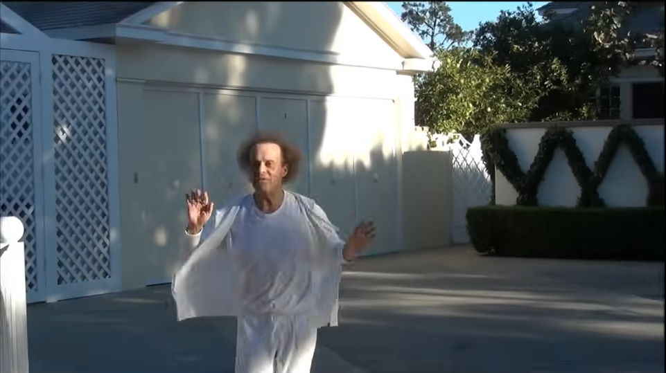 Richard Simmons' Los Angeles home, dated November 12, 2012 | Source: YouTube/@Zachandfriends08