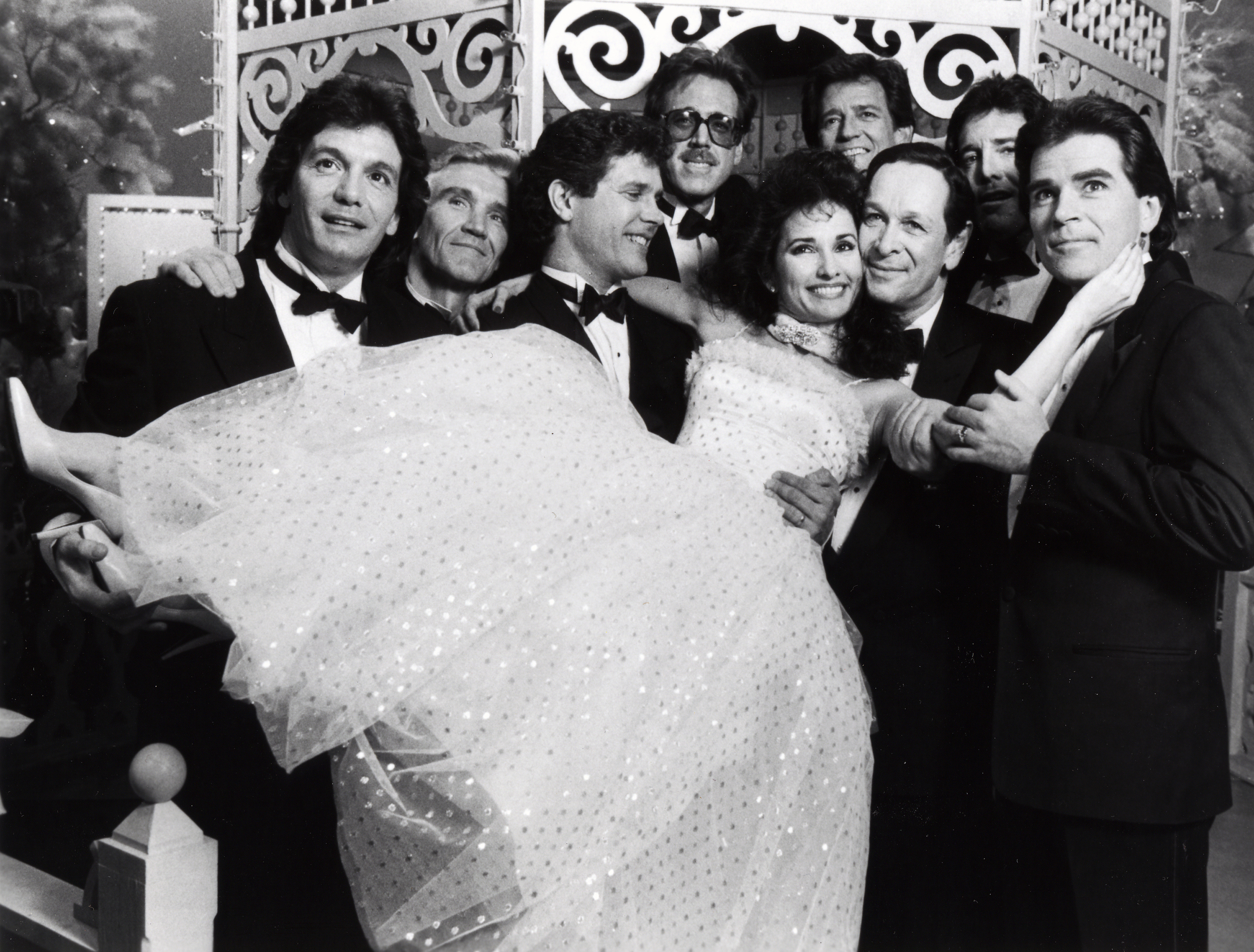 Susan Lucci, Jean LeClerc, David Canary, Richard Shoberg, Nicholas Surovy, Mike Minor, Larry Keith, Nick Benedict, and Larkin Malloy in "All My Children" in 1988 | Source: Getty Images