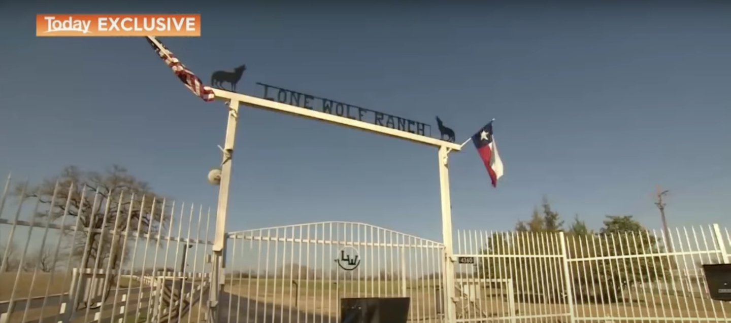 The entrance of Chuck Norris ranch | Source: Youtube.com/TODAY