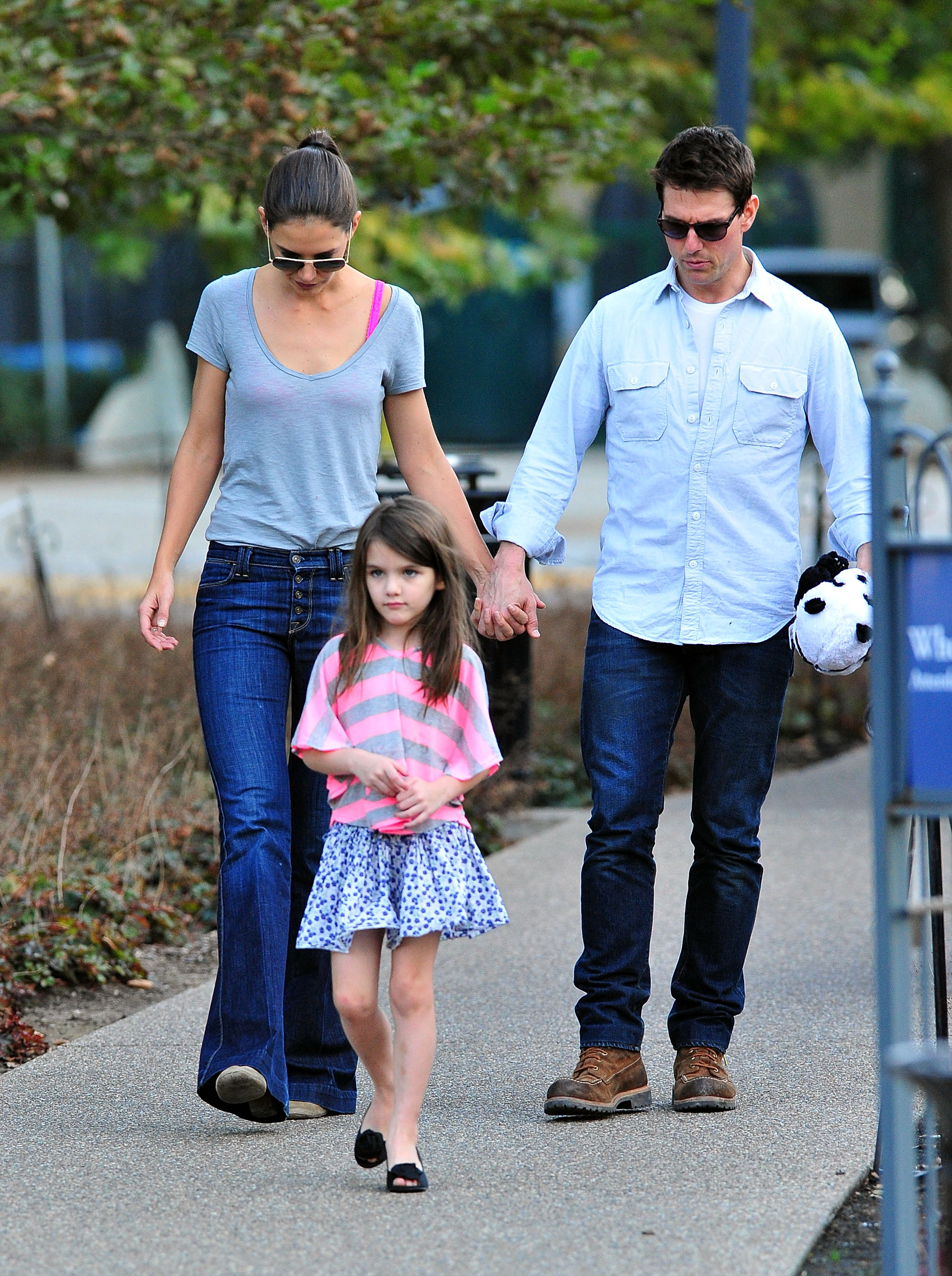 Katie Holmes, Tom Cruise, and their daughter Suri seen visiting the Schenley Plaza carousel in Pittsburgh, Pennsylvania, on October 8, 2011 | Source: Getty Images