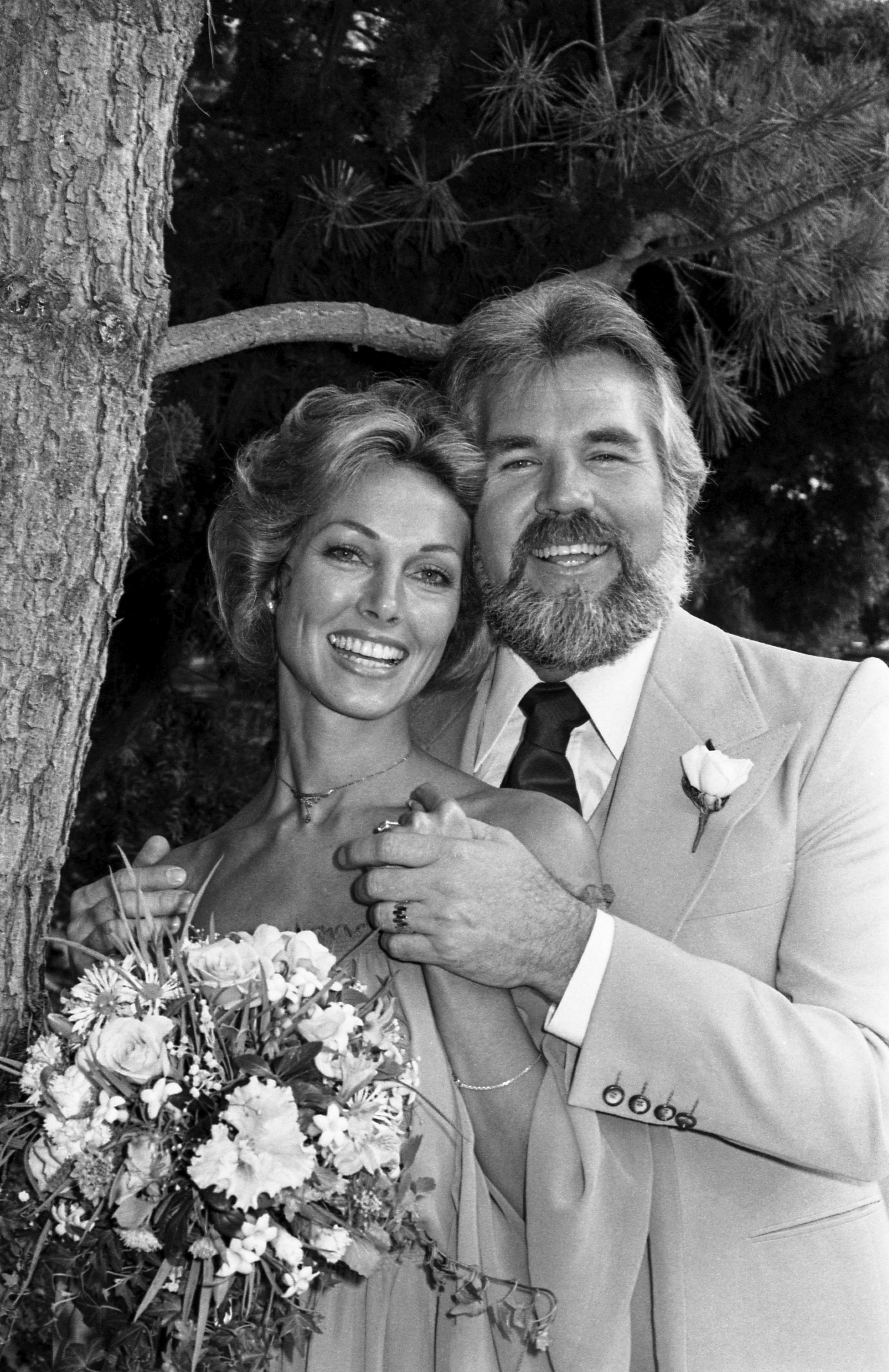 Kenny Rogers and Marianne Gordon photographed after their nuptials at the Rogers home. / Source: Getty Images