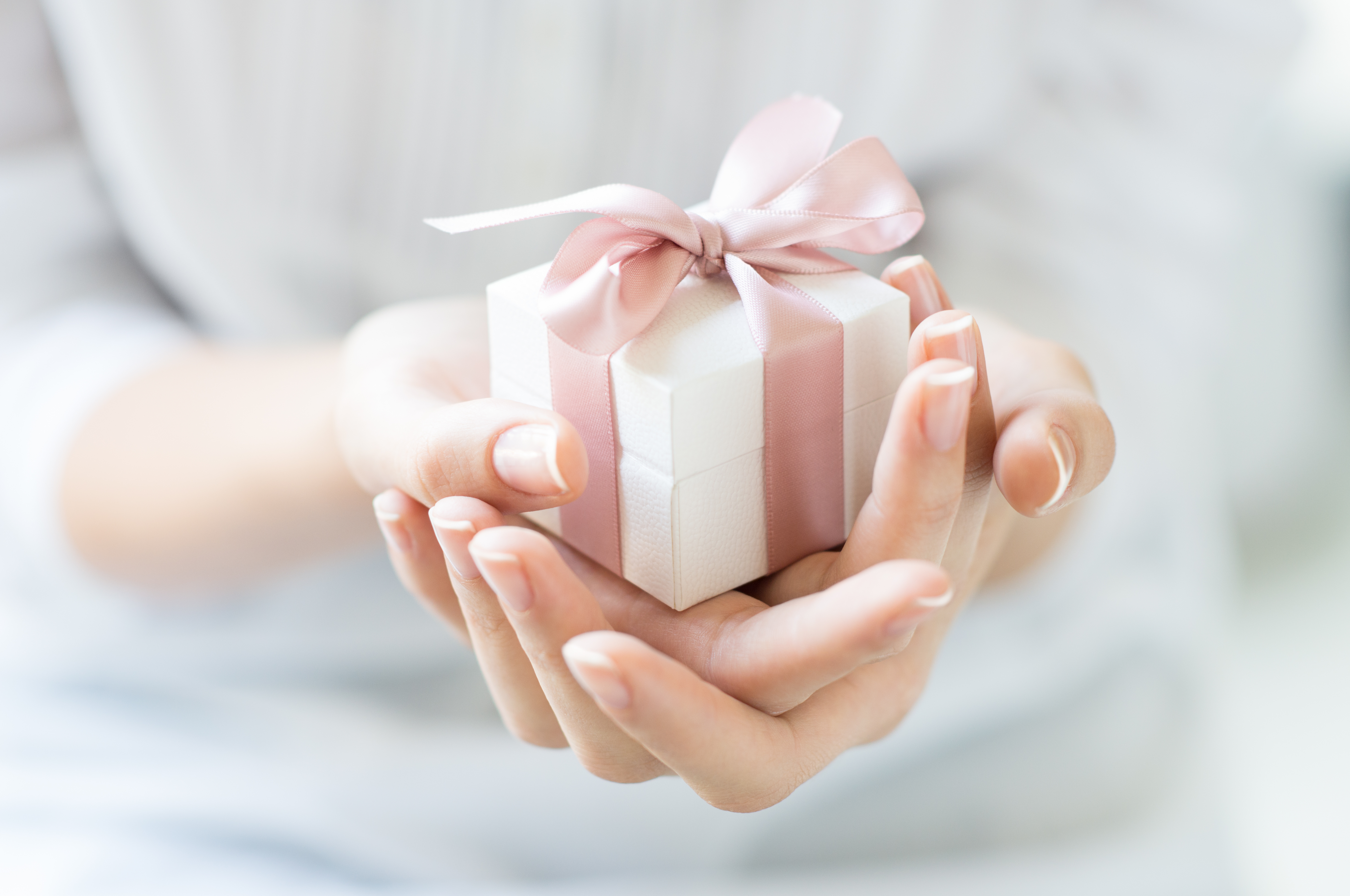 Close-up of a woman holding a gift | Source: Shutterstock