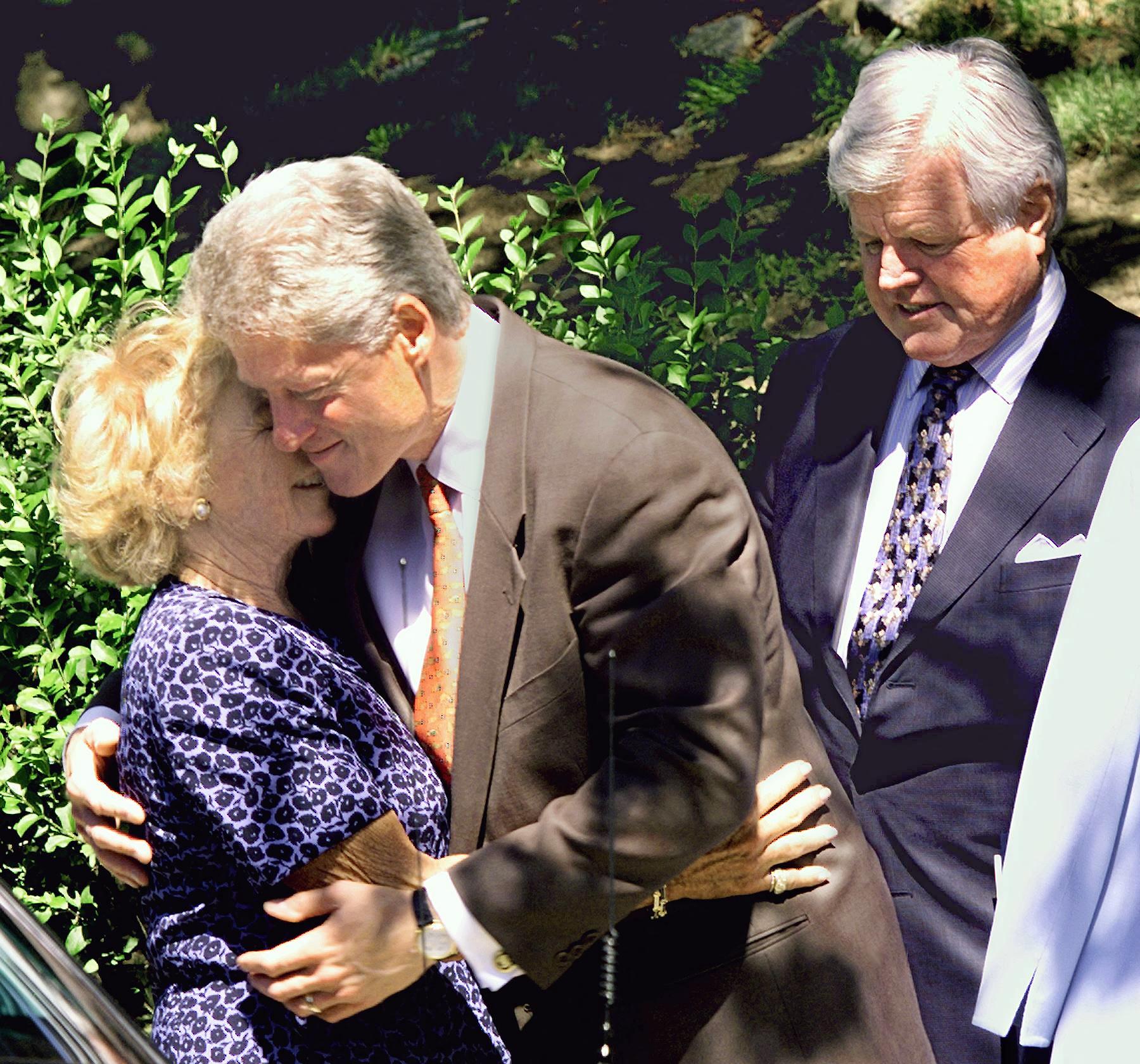 Ethel Kennedy and Bill Clinton sharing a hug during the 30th anniversary of Robert F. Kennedys assassination in Boston, Massachusetts, on June 5, 1998 | Source: Getty Images