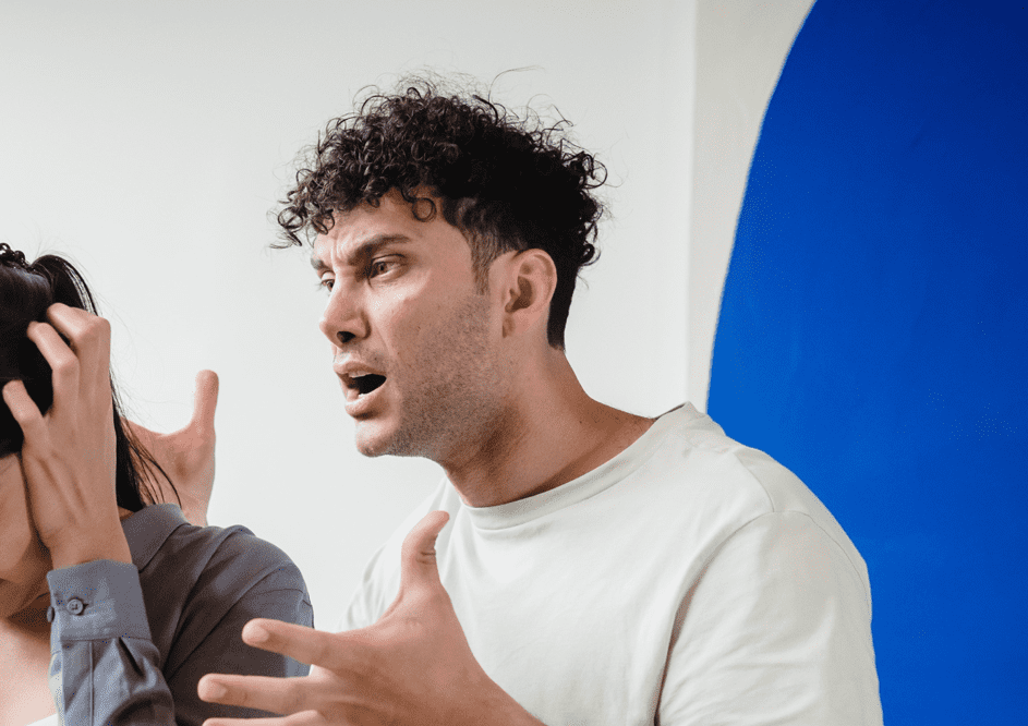 John war zornig & er beschuldigte OP, ihn betrogen zu haben, als sie die Schwangerschaft verkündete. | Quelle: Pexels