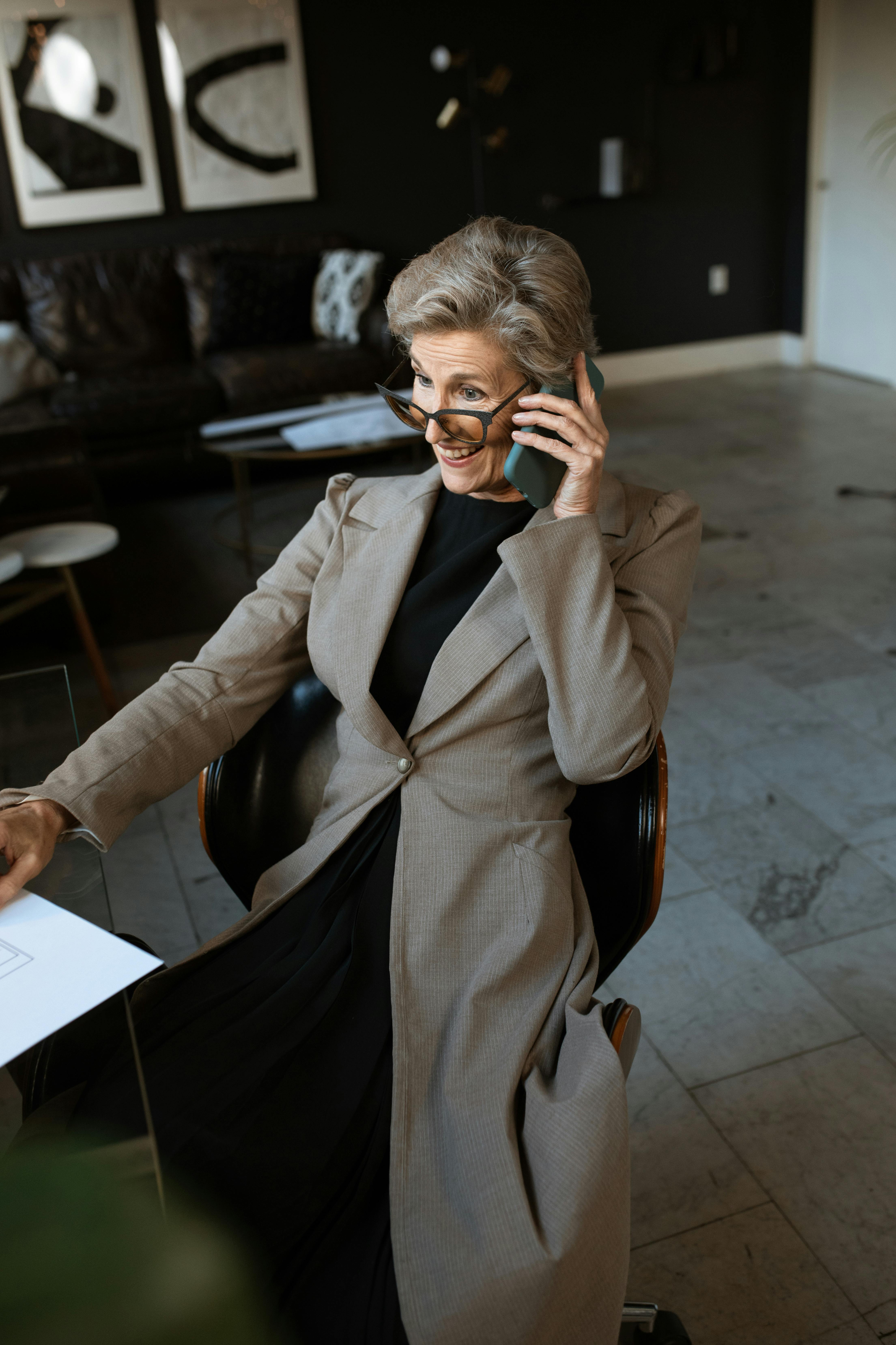 The woman excitedly talking on the phone | Source: Pexels