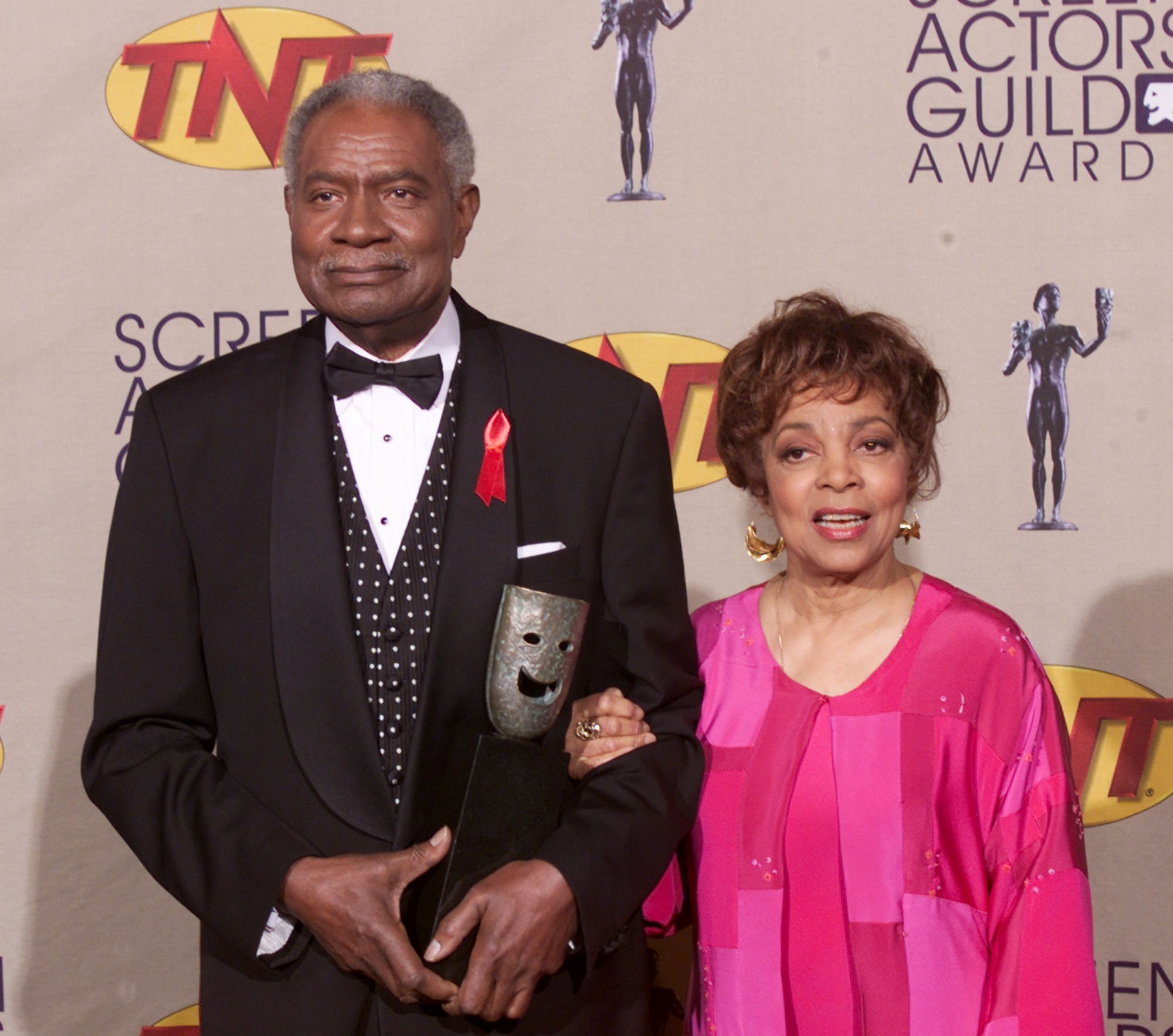 Ossie Davis and Ruby Dee backstage at the 7th Annual Screen Actors Guild Awards. March, 2001. | Photo: GettyImages