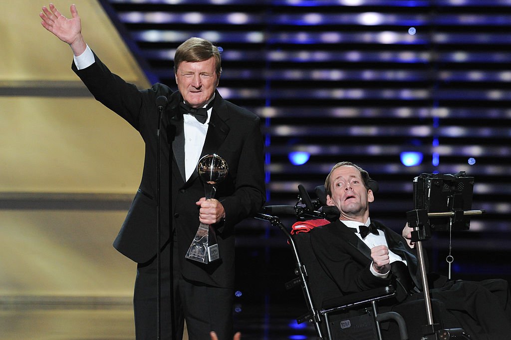 Jimmy V award recipients Dick Hoyt and son Rick Hoyt accepting an award at the 2013 ESPY Awards at Nokia Theatre L.A. on July 17, 2013 | Photo: Getty Images