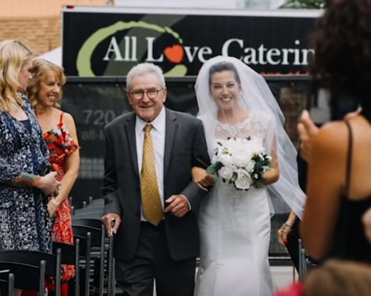Jim Stamp walking daughter Gina down the aisle at her wedding. | Source: YouTube/GMA 