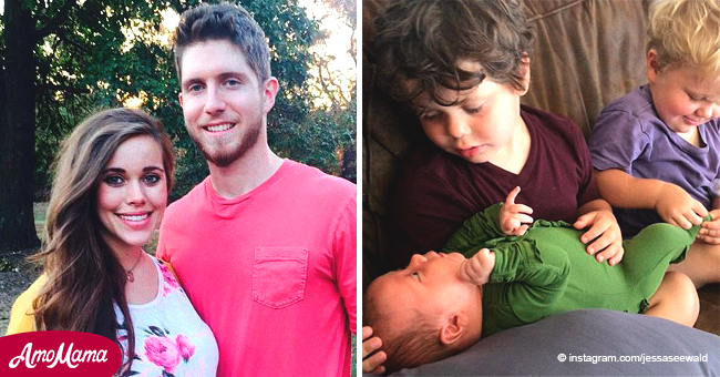 Jessa Duggar Shares Photos Of 1 Month Old Daughter Ivy Bonding With Her Little Brothers 