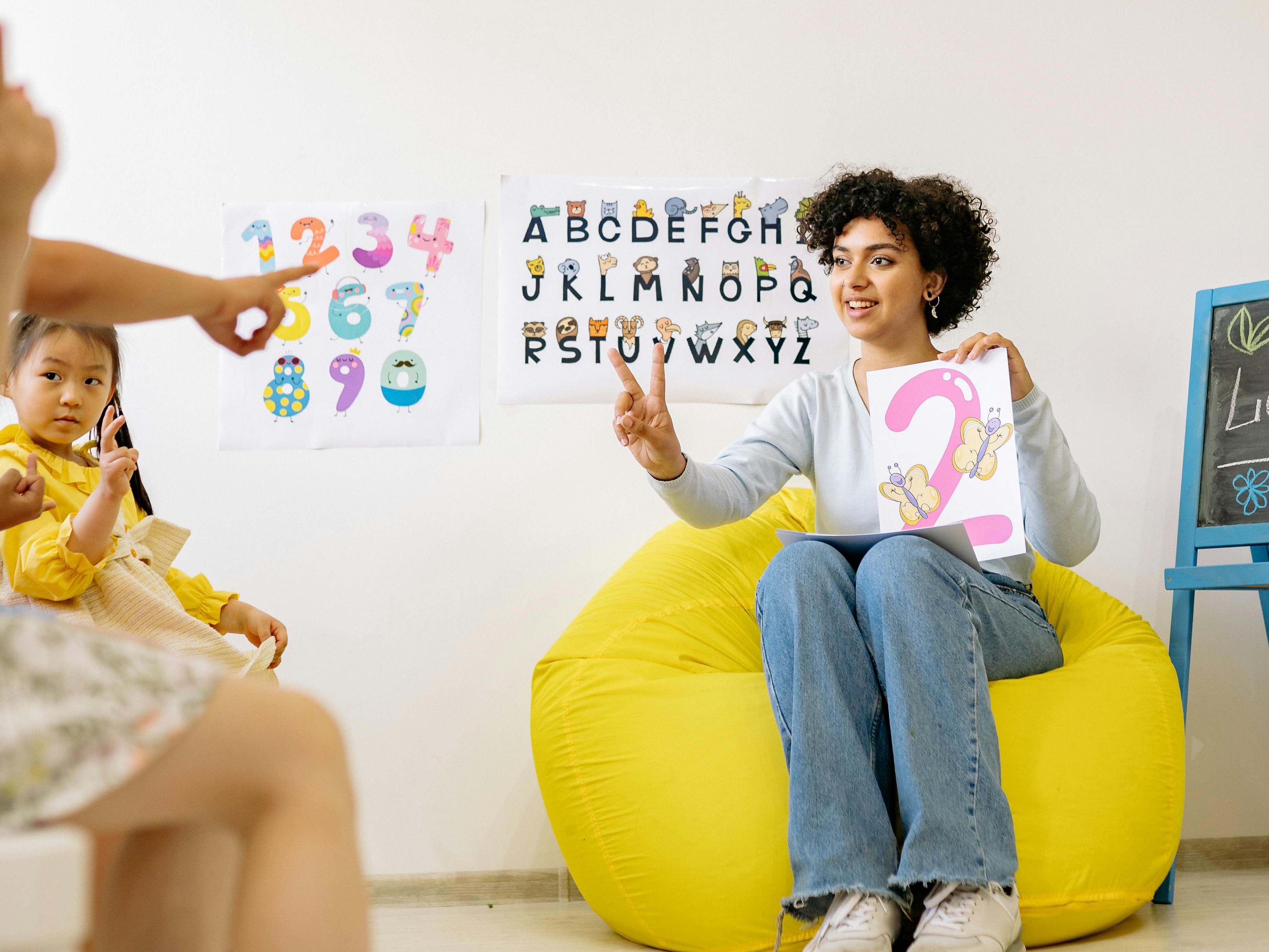 A teacher giving a lesson to a class of children | Source: Pexels