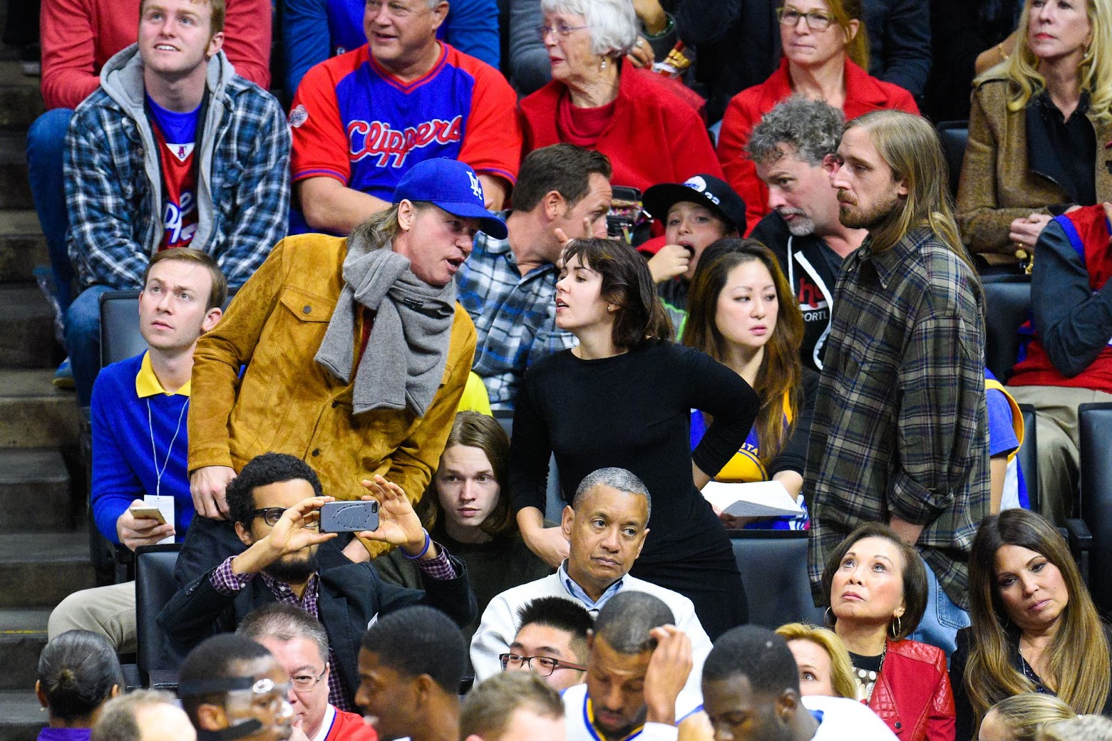 Val and Mercedes Kilmer at a basketball game between the Golden State Warriors and the Los Angeles Clippers at Staples Center on December 25, 2014, in Los Angeles, California. | Source: Getty Images