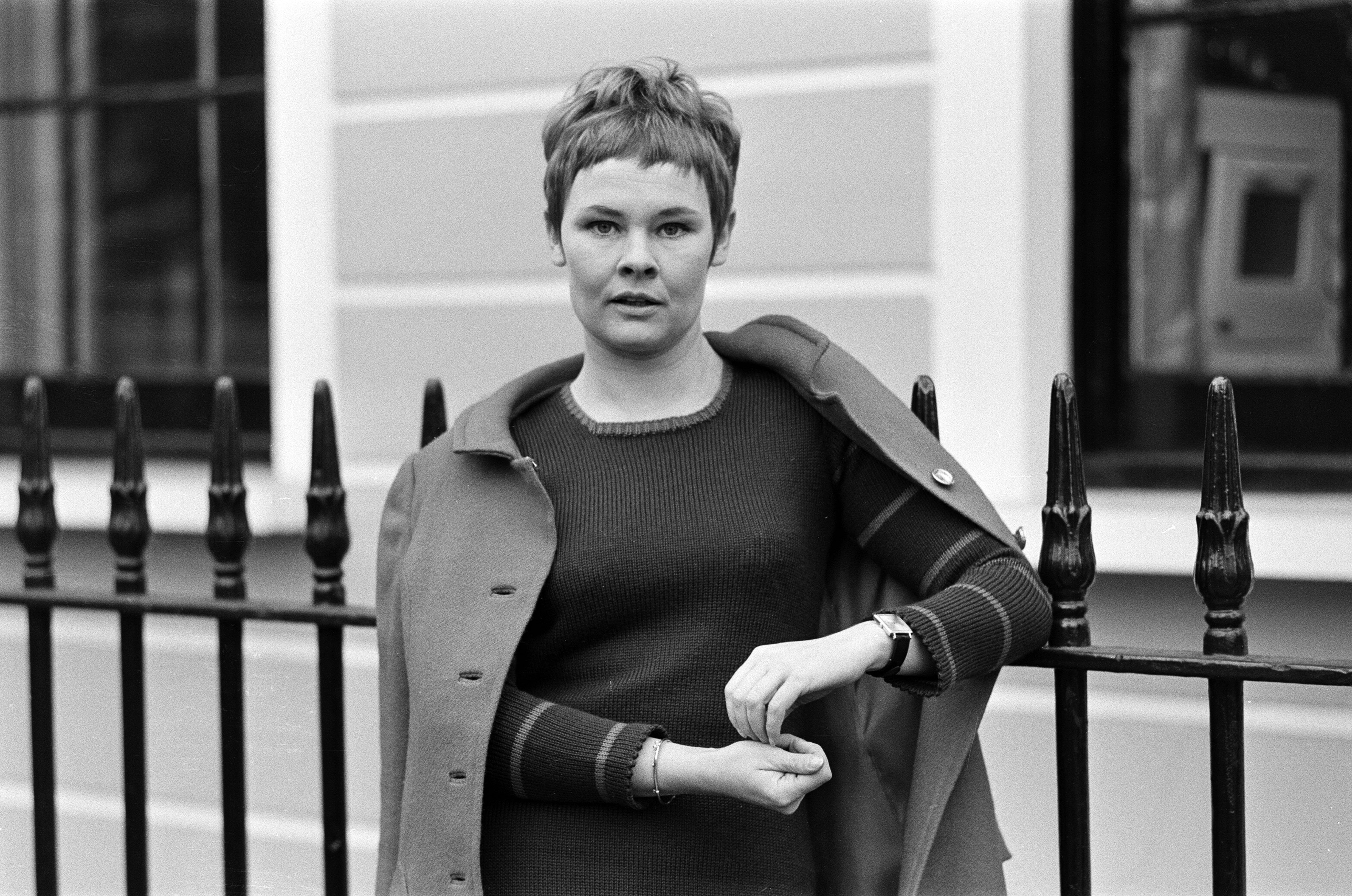 Actress Judi Dench at home, on November 17, 1967 | Source: Getty Images