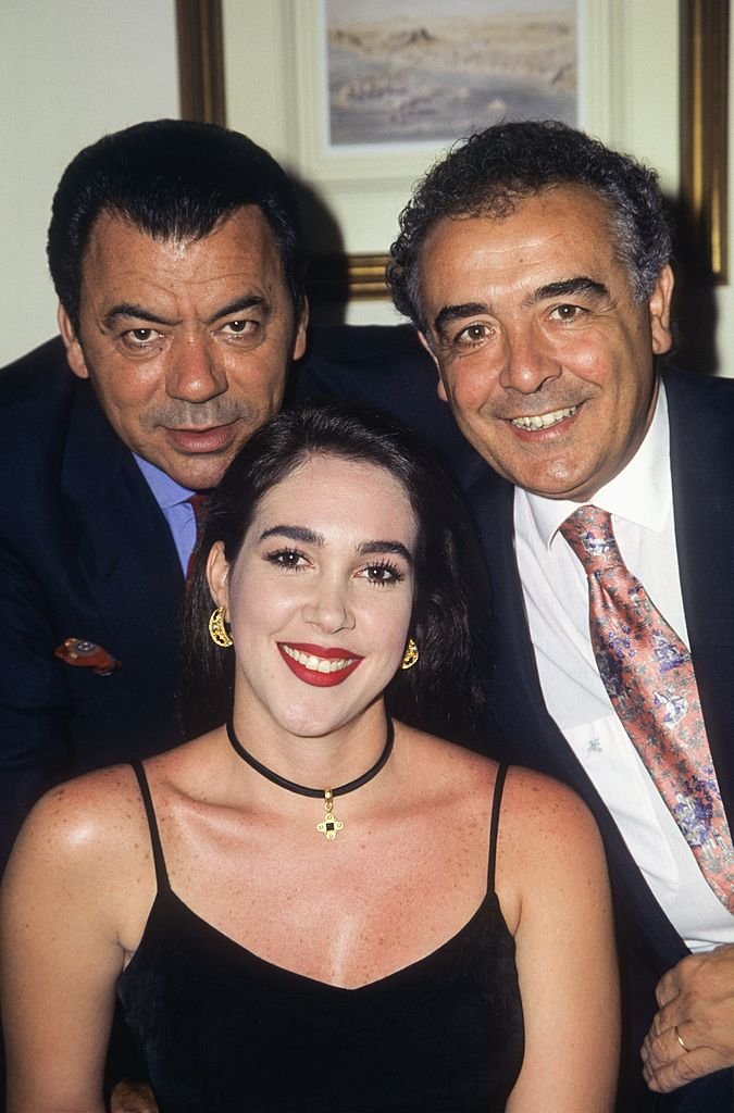El dúo musical español 'Los del Río' con la bailarina de Venezuela Ana Patricia Cubillas en 1996, Madrid, España. | Foto: Getty Images