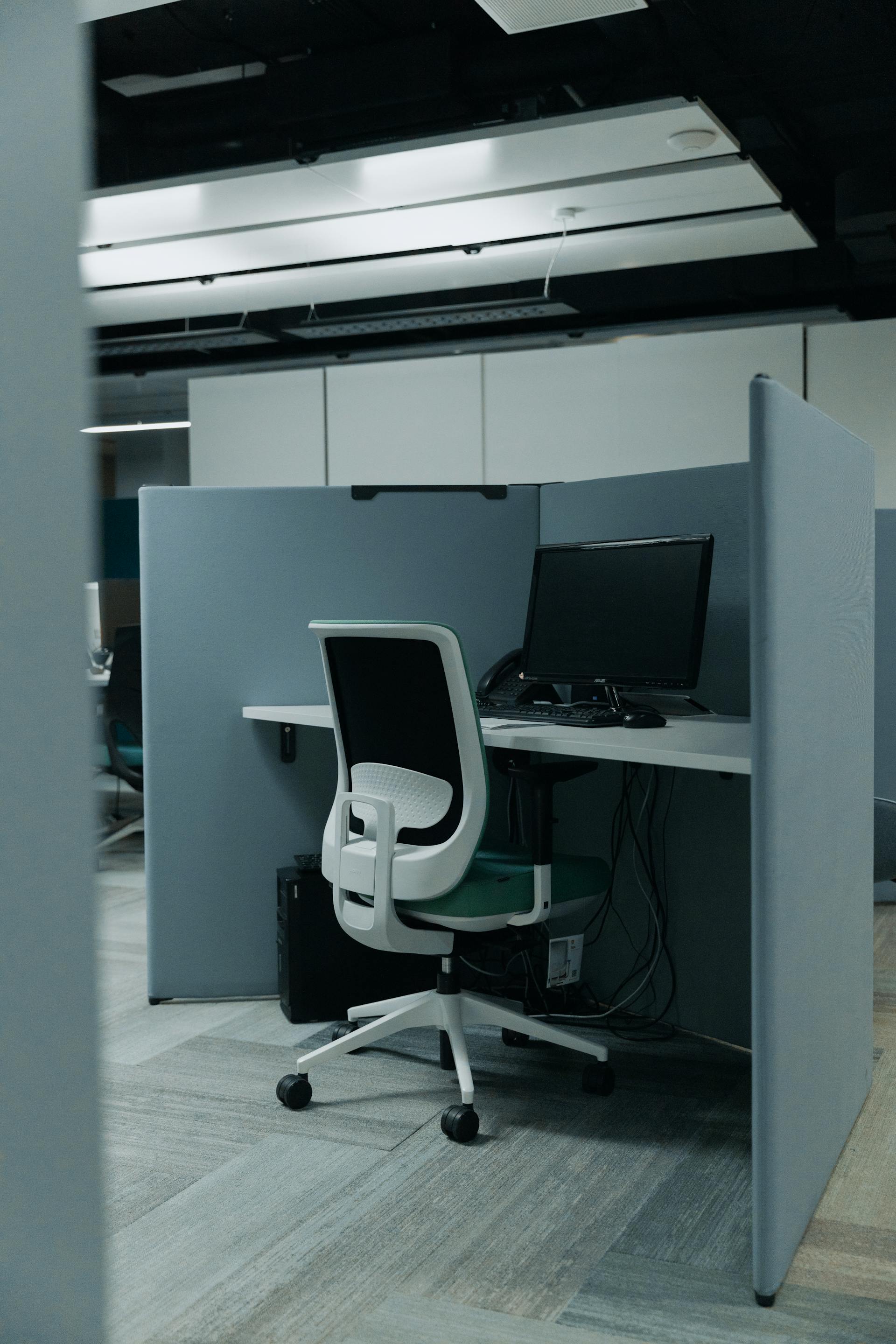 An office desk | Source: Pexels
