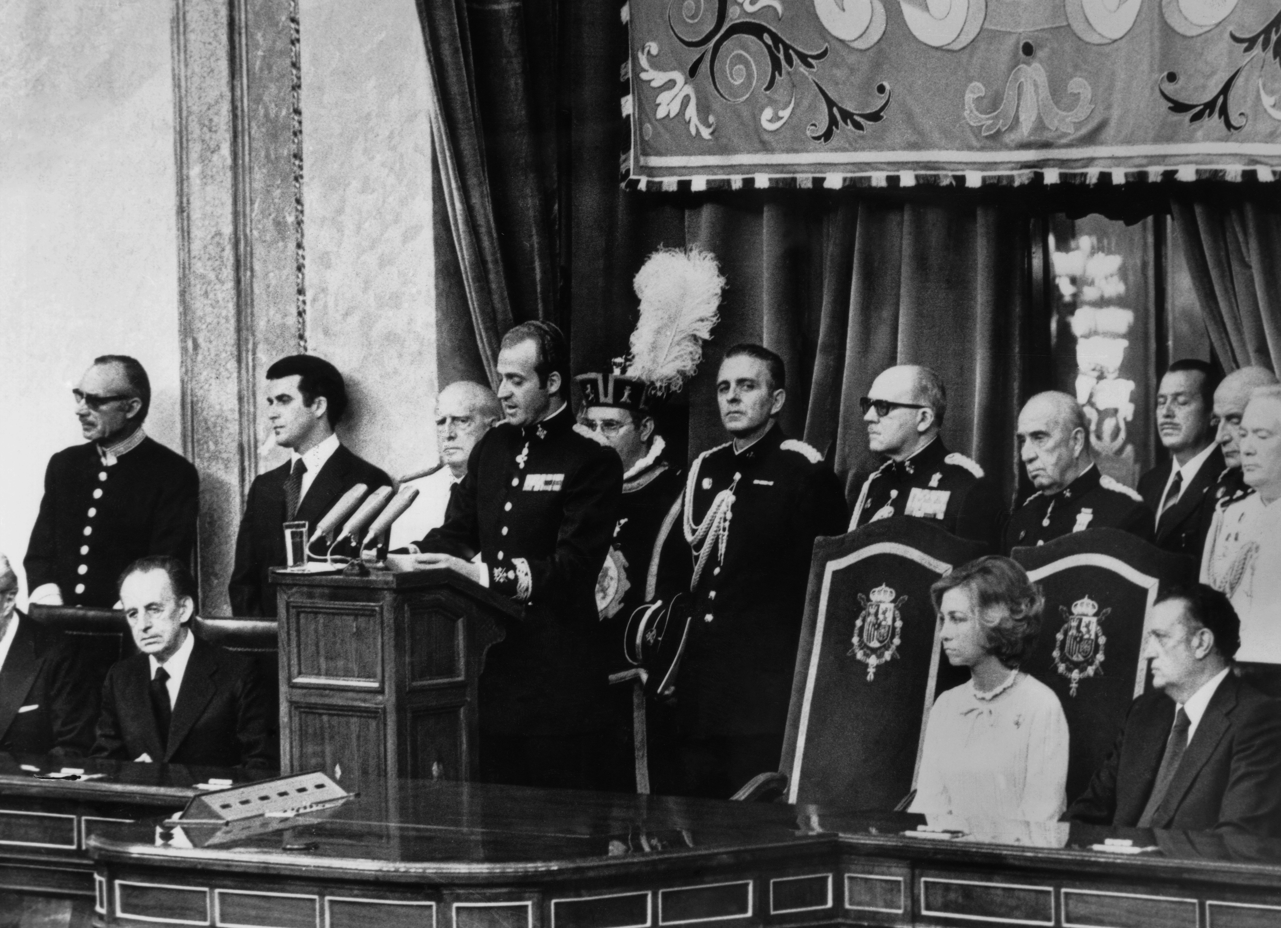 King Juan Carlos I of Spain inaugurating the first democratically-elected Spanish Cortes, in the presence of 800 deputies and senators and his wife Queen Sofia on July 27, 1977. | Source: Getty Images