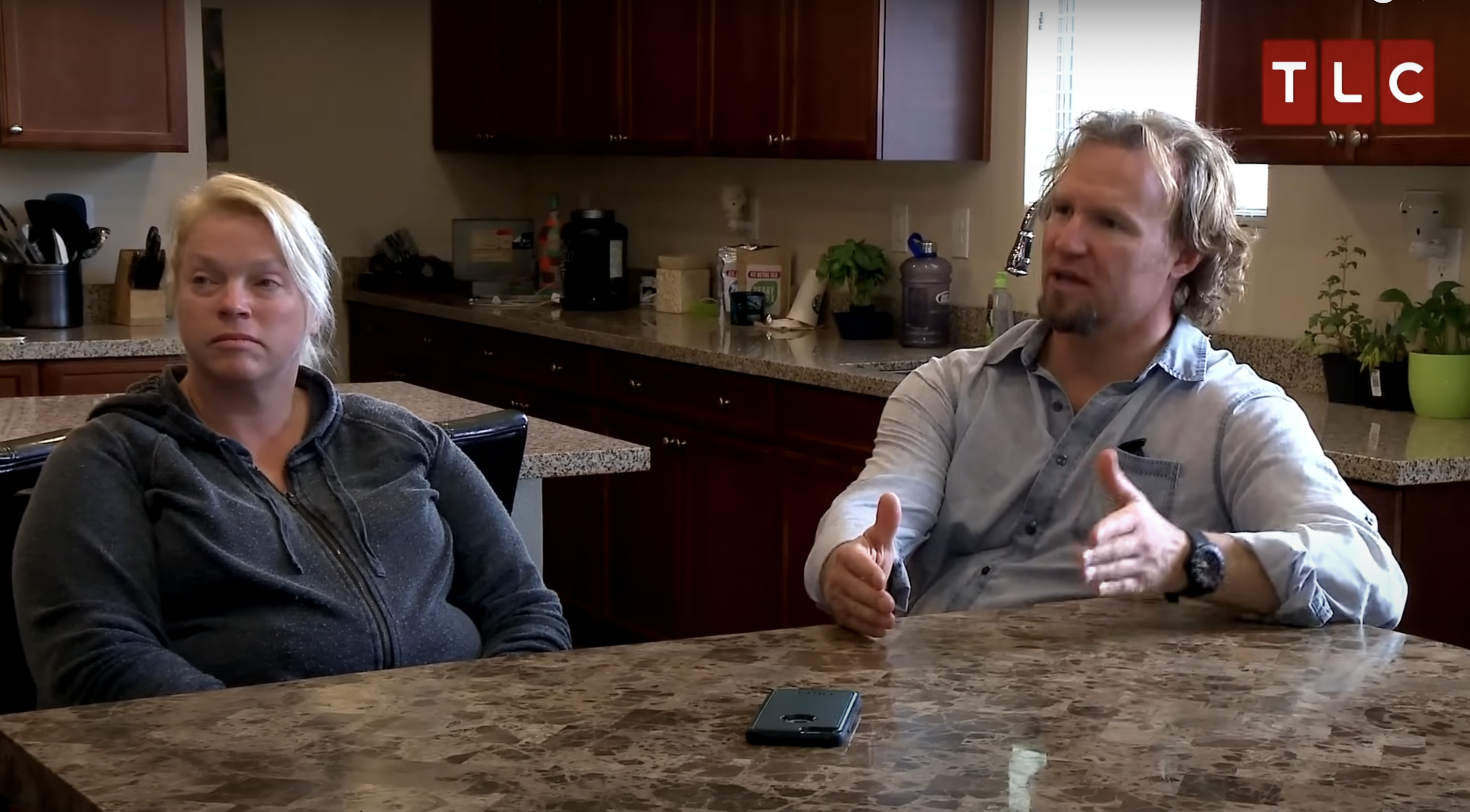 Janelle and Kody Brown in a conversation with Garrison Brown (not in frame), during an episode of "Sister Wives," discussing Garrison's intent to join the National Guard, published on May 19, 2016 | Source: youtube/tlc