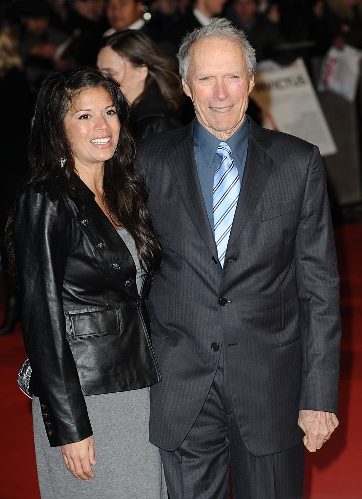 Clint Eastwood and Dina Ruiz at the "Invictus" Premiere on January 31, 2010, in London | Source: Getty Images