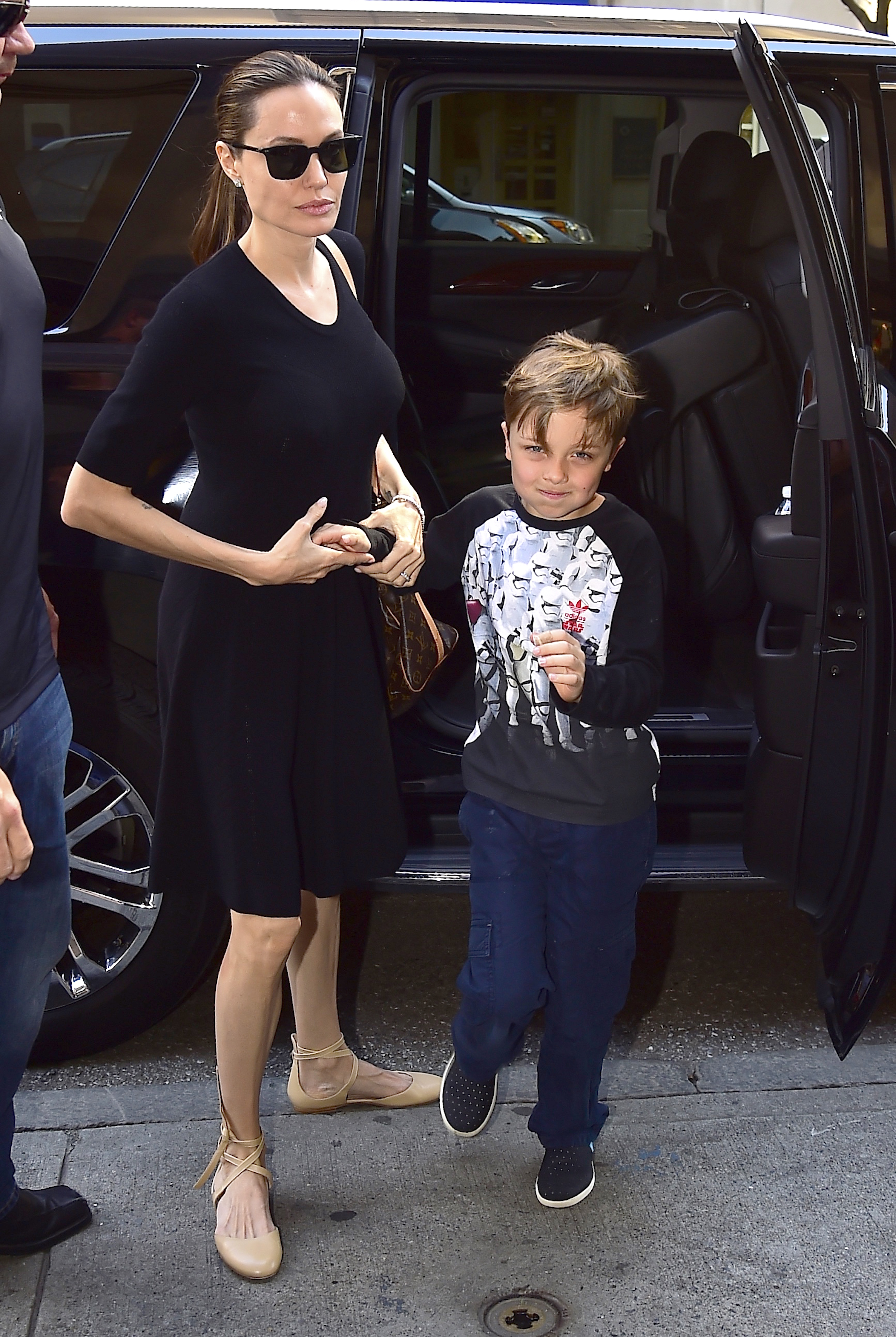 Angelina Jolie and Knox Jolie-Pitt are seen shopping in Midtown in New York City, on June 18, 2016 | Source: Getty Images