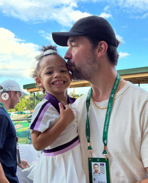 Alexis Ohanian kissing his daughter, Adira Ohanian, while supporting Serena Williams' return to Wimbledon, and looking incredibly proud. | Source: Instagram/alexisohanian