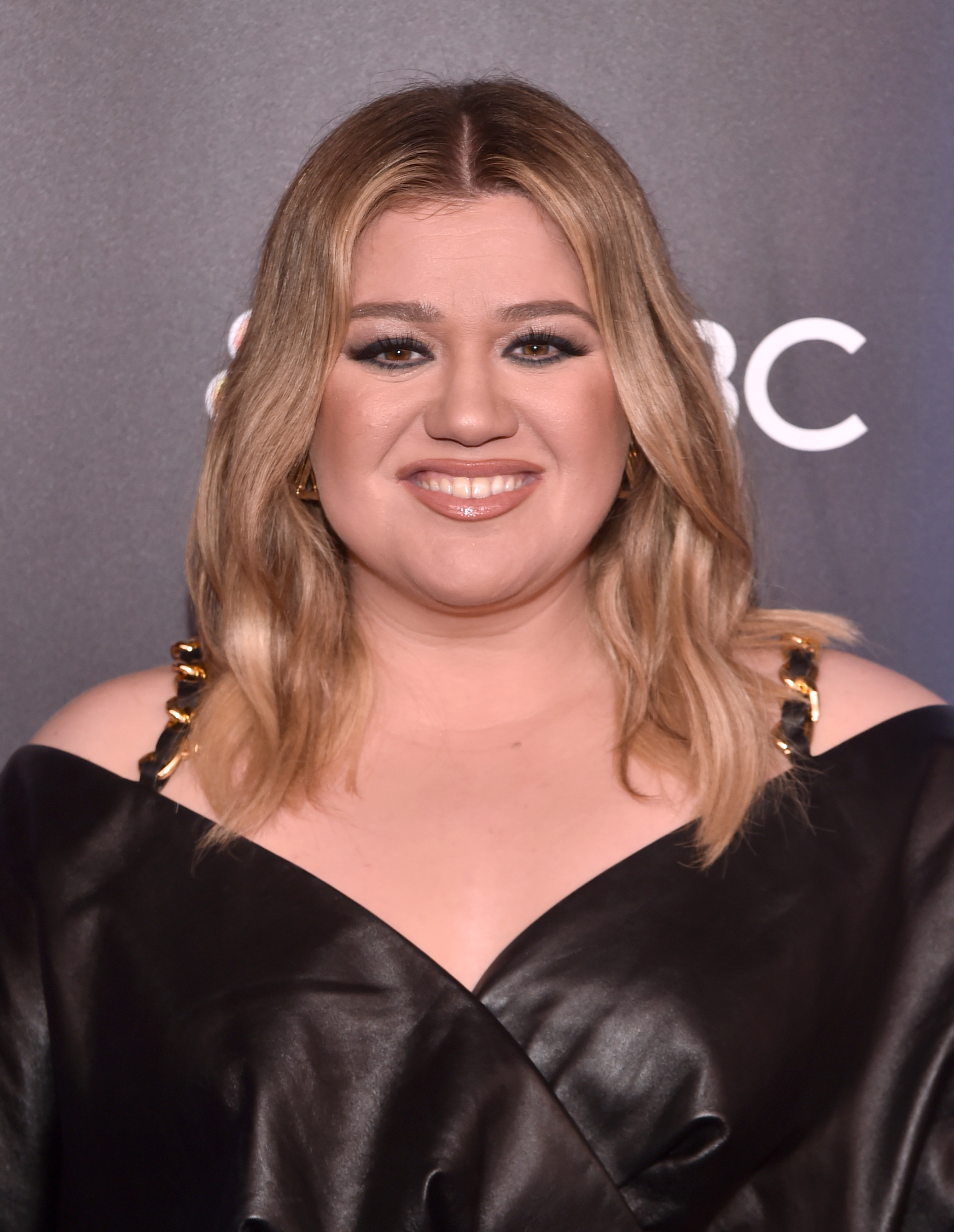 Kelly Clarkson at NBC's "American Song Contest" week 2 Red Carpet at Universal Studios Hollywood on March 28, 2022, in Universal City, California. | Source: Getty Images