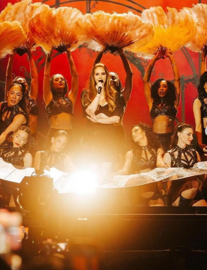Lana Del Rey with her backup dancers performing at Coachella 2024 | Source: Instagram.com/honeymoon