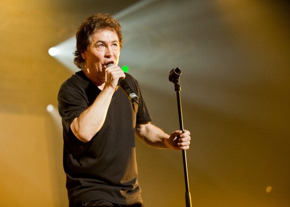 Bernard Minet en concert au Palais Omnisports de Bercy le 18 décembre 2010 à Paris, France. | Photo : Getty Images