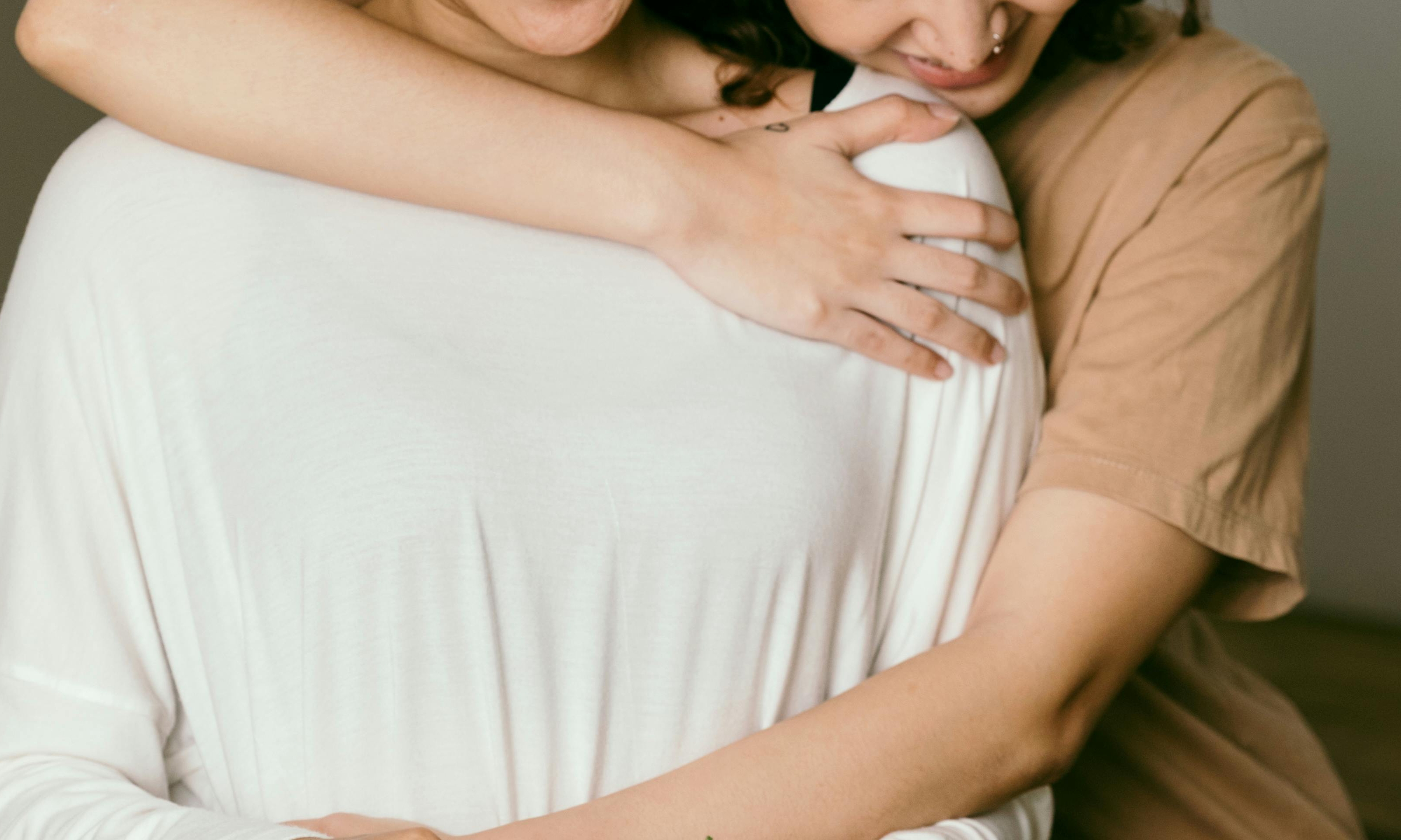 Julia hugging her old friend Natalie | Source: Pexels